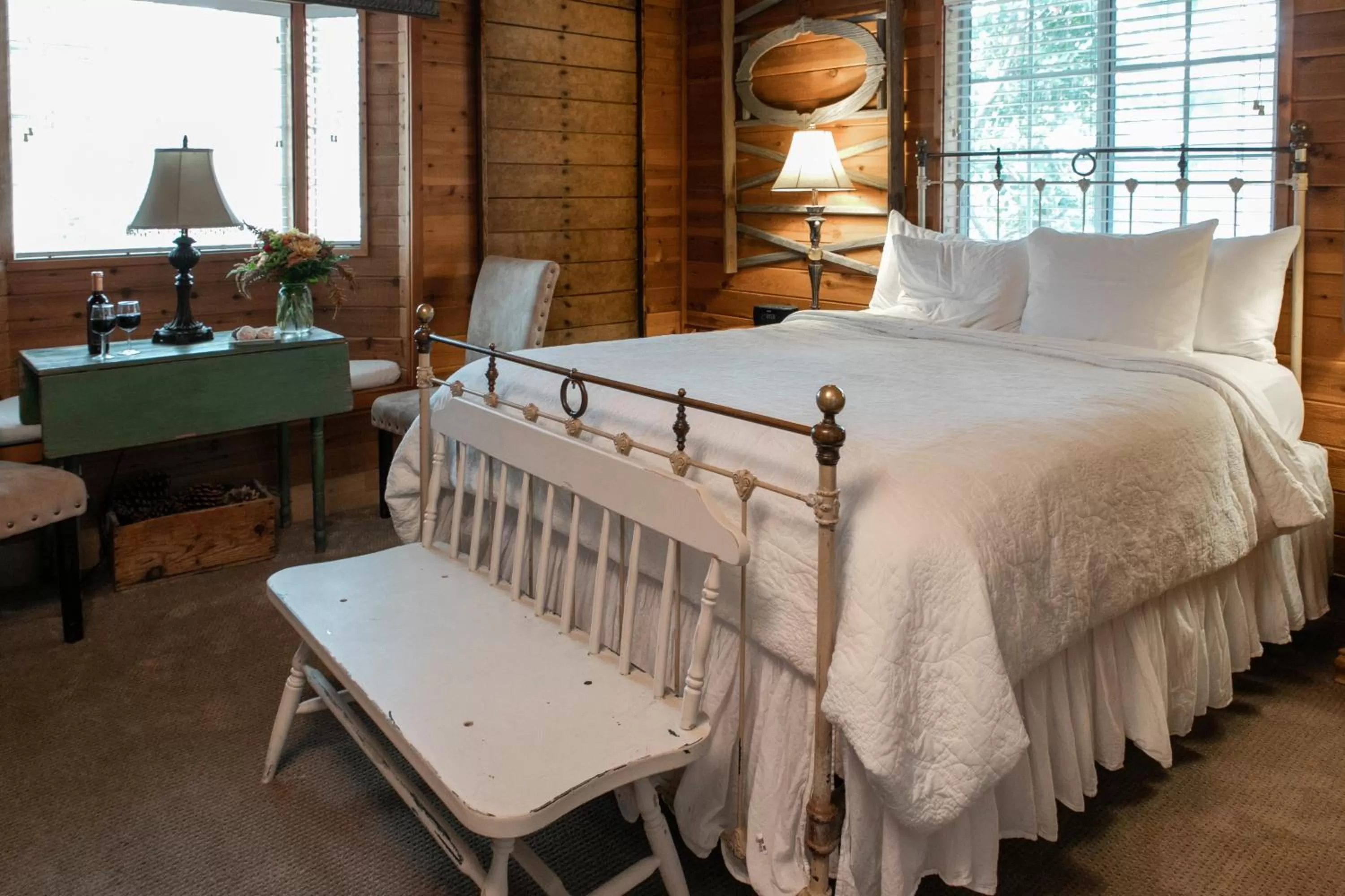 Bedroom, Bed in J Patrick Inn