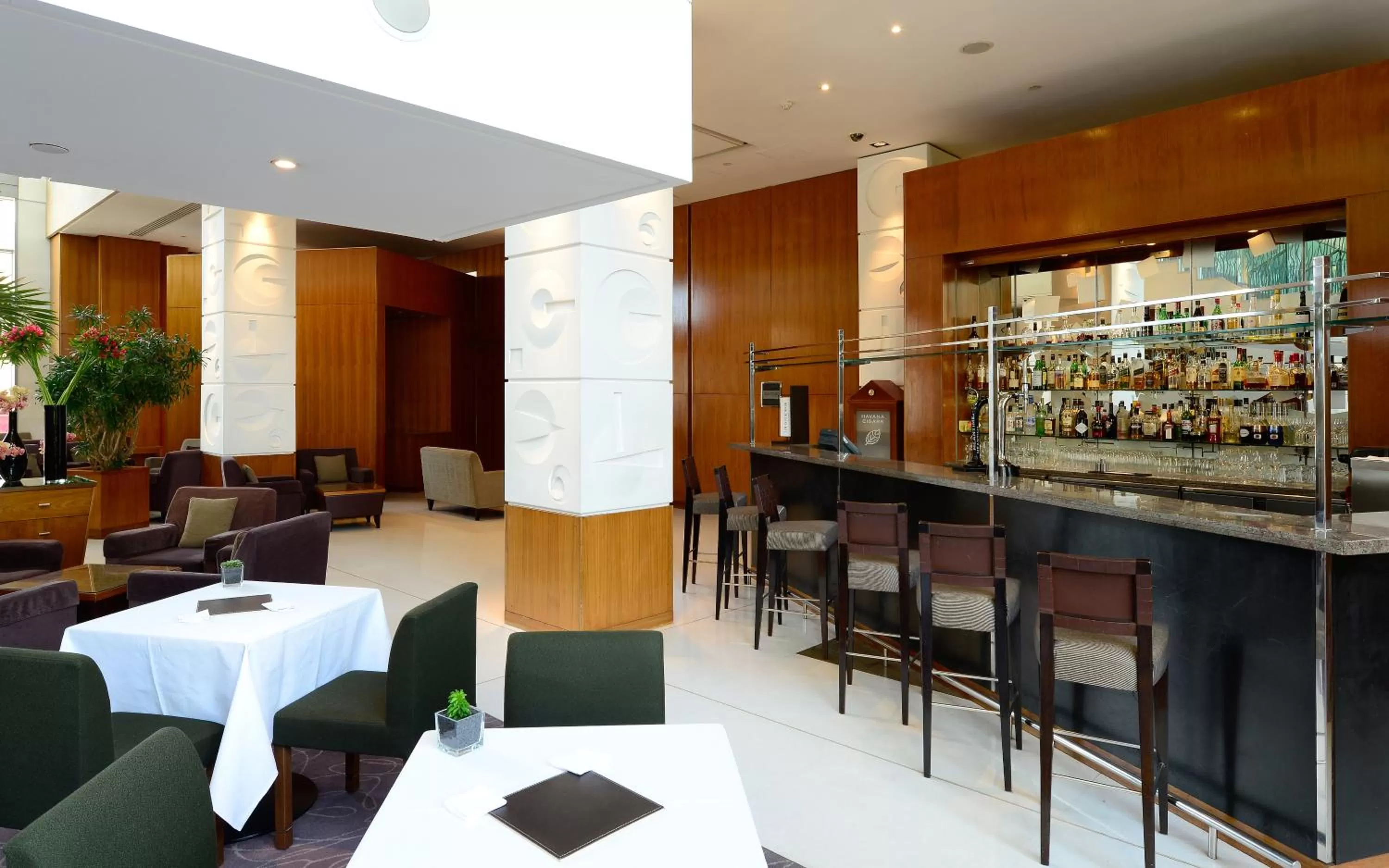 Lounge or bar in Canary Riverside Plaza Hotel