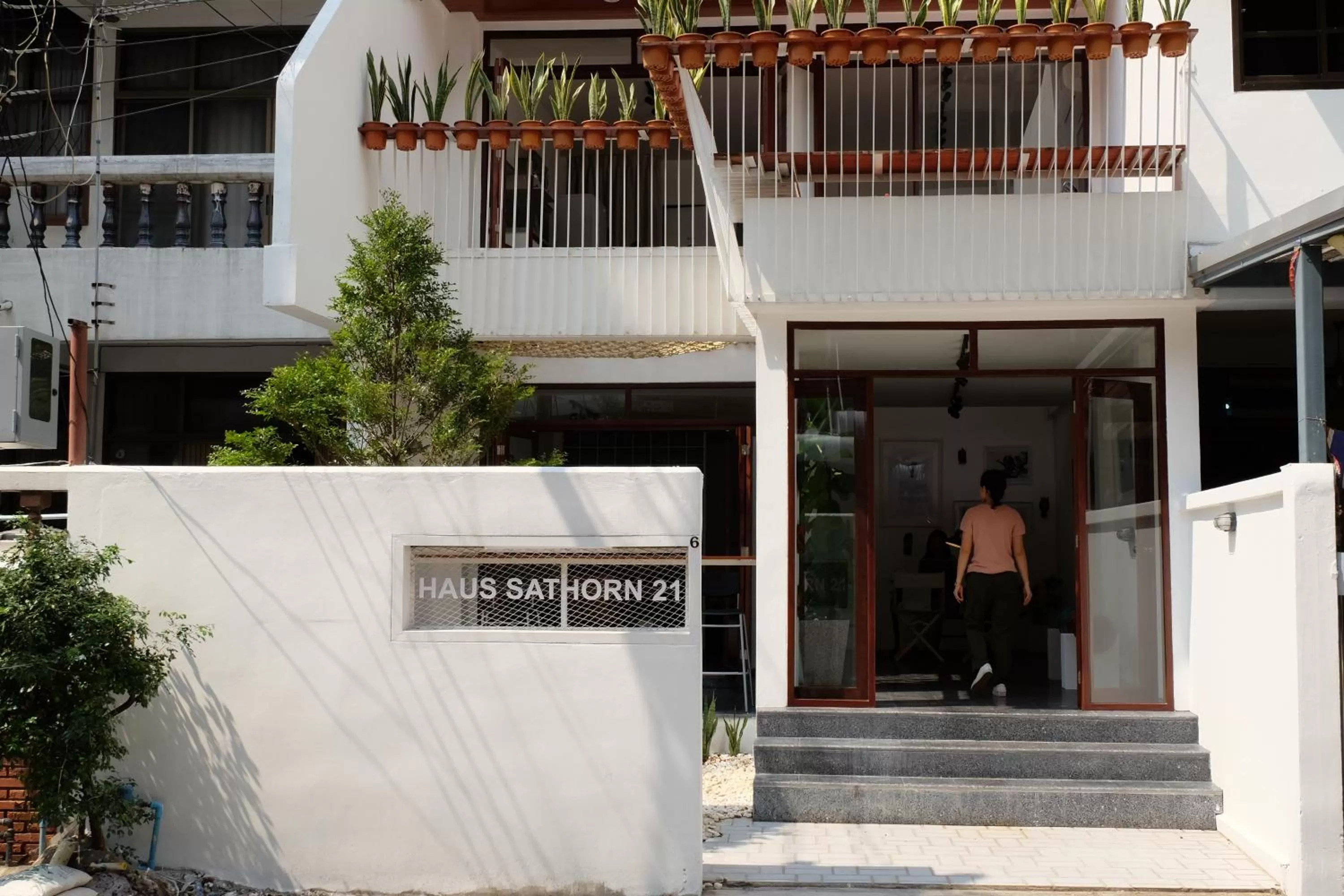 Property building in Haus Sathorn 21 Bed and Breakfast