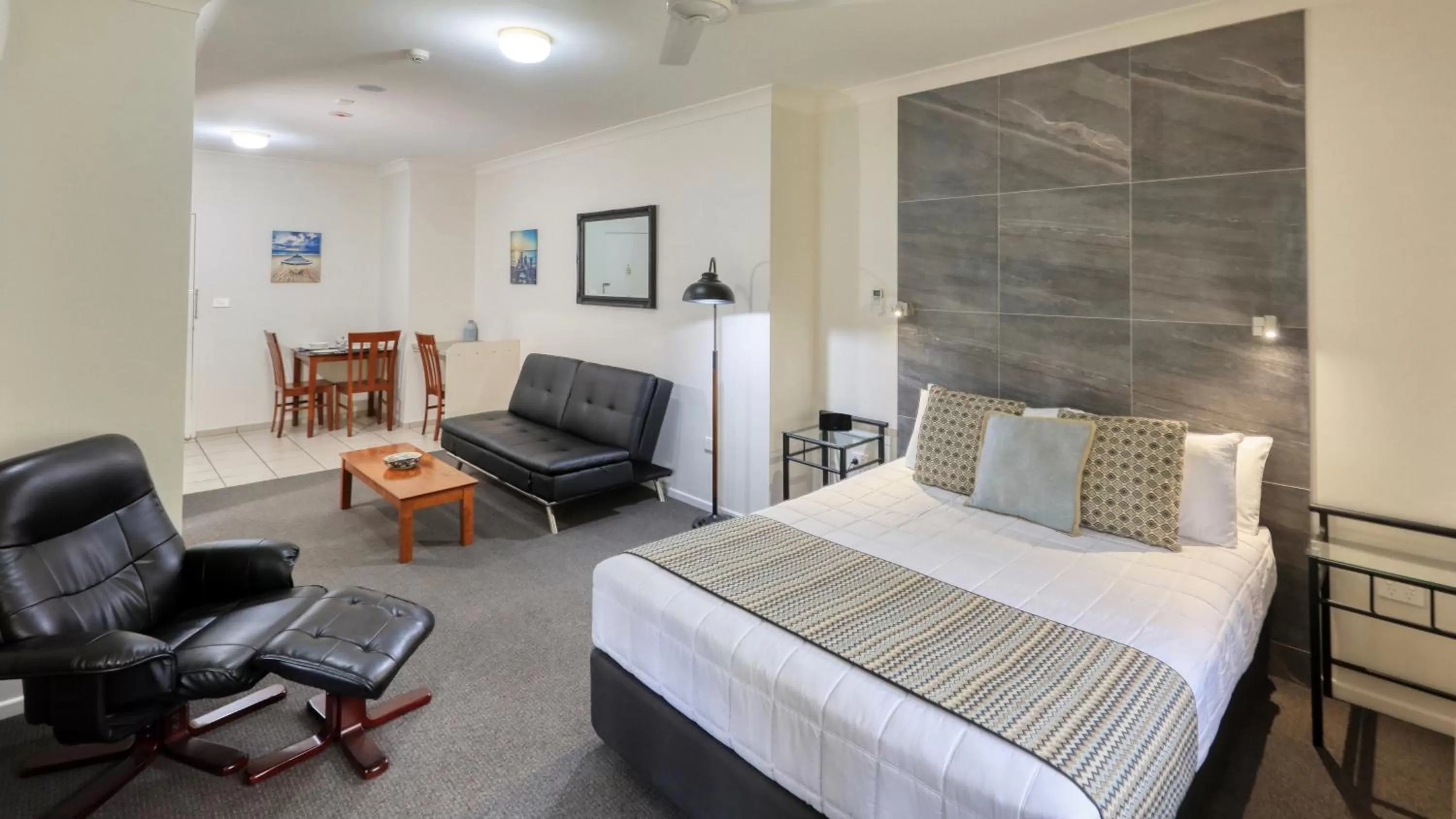 Photo of the whole room, Bed in Heritage River Motor Inn