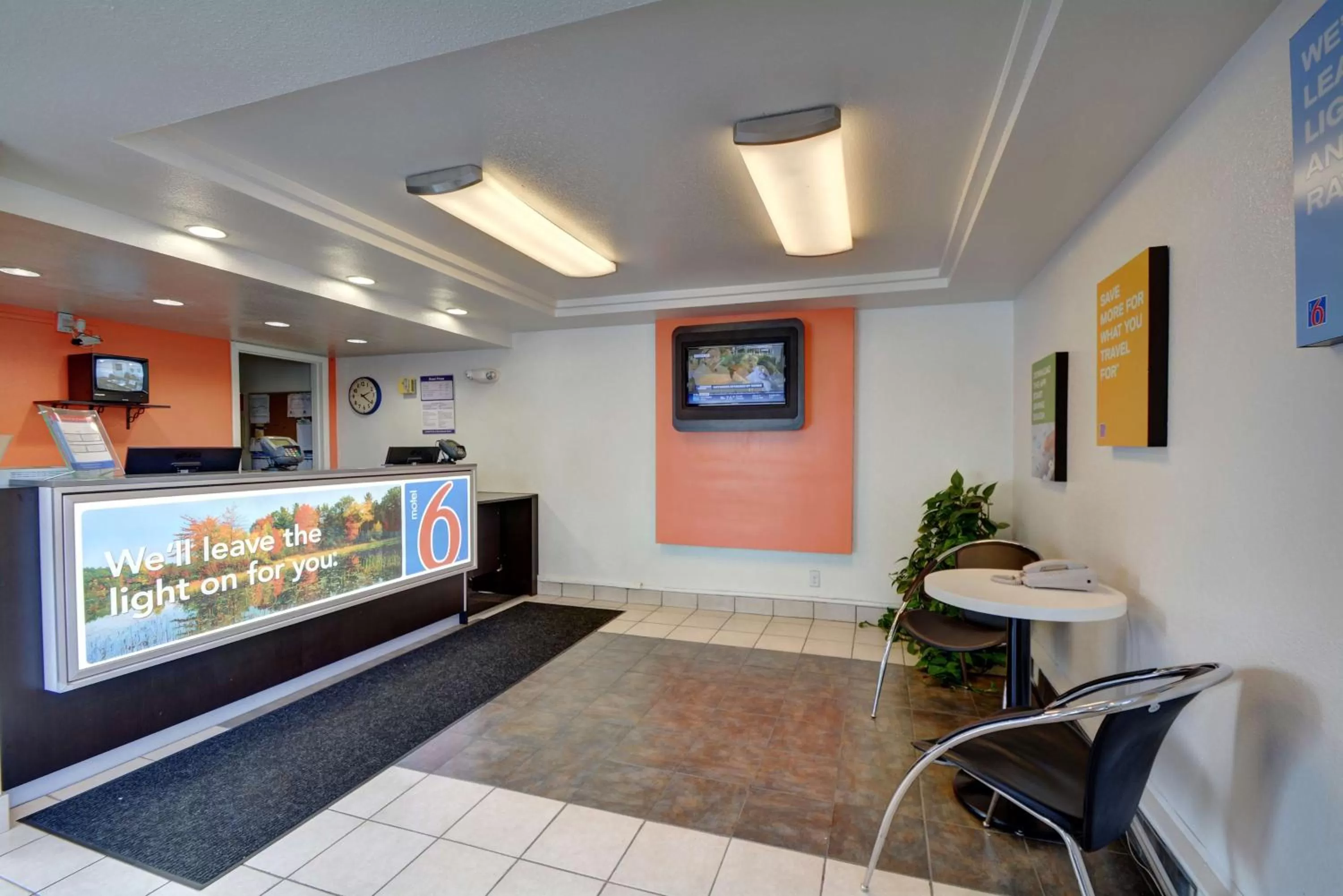 TV and multimedia in Motel 6-Chicopee, MA - Springfield