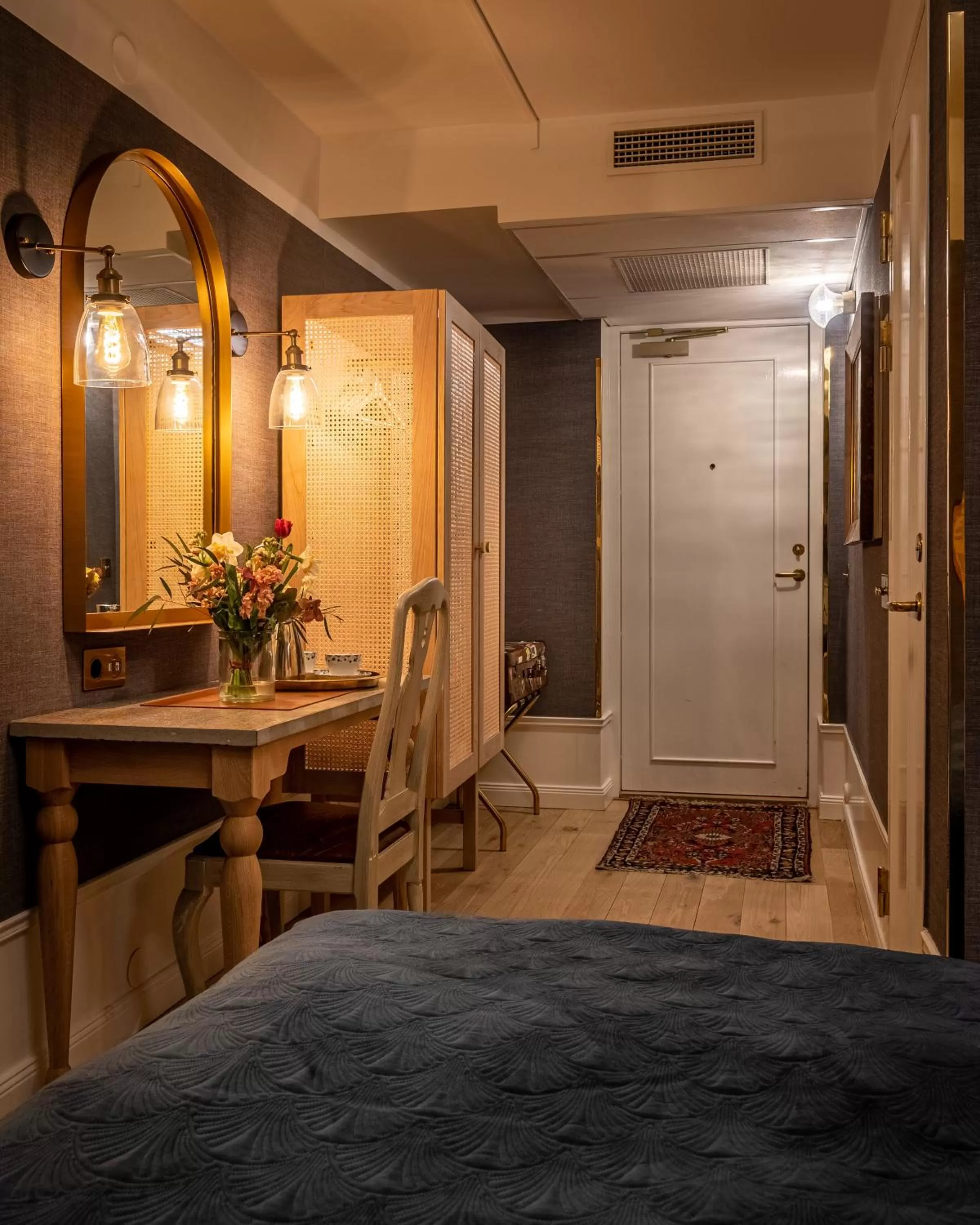 Bedroom, Bed in Victory Hotel