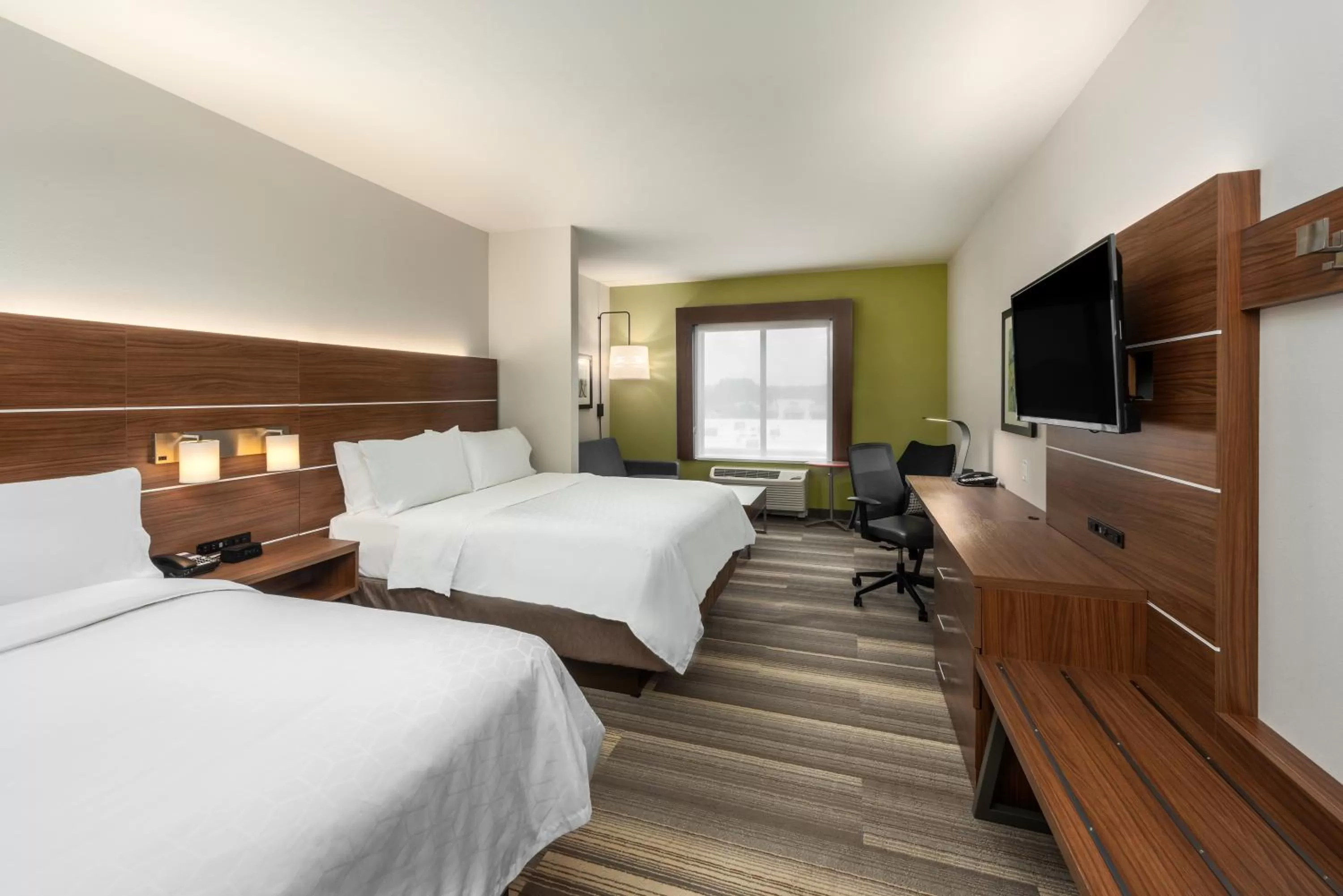 Bedroom, Bed in Holiday Inn Express & Suites St. Louis - Chesterfield by IHG