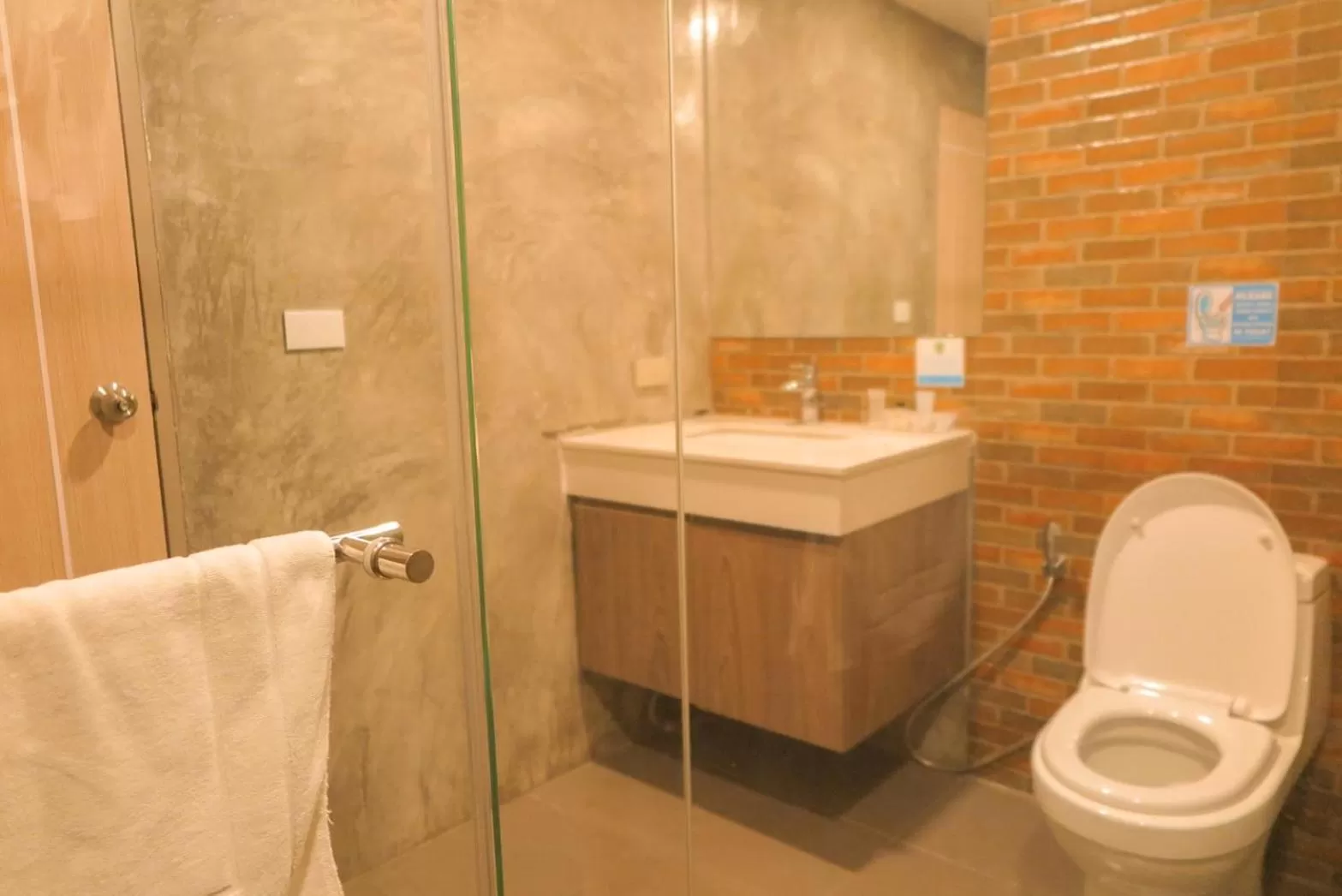 Bathroom in V20 Boutique Jacuzzi Hotel