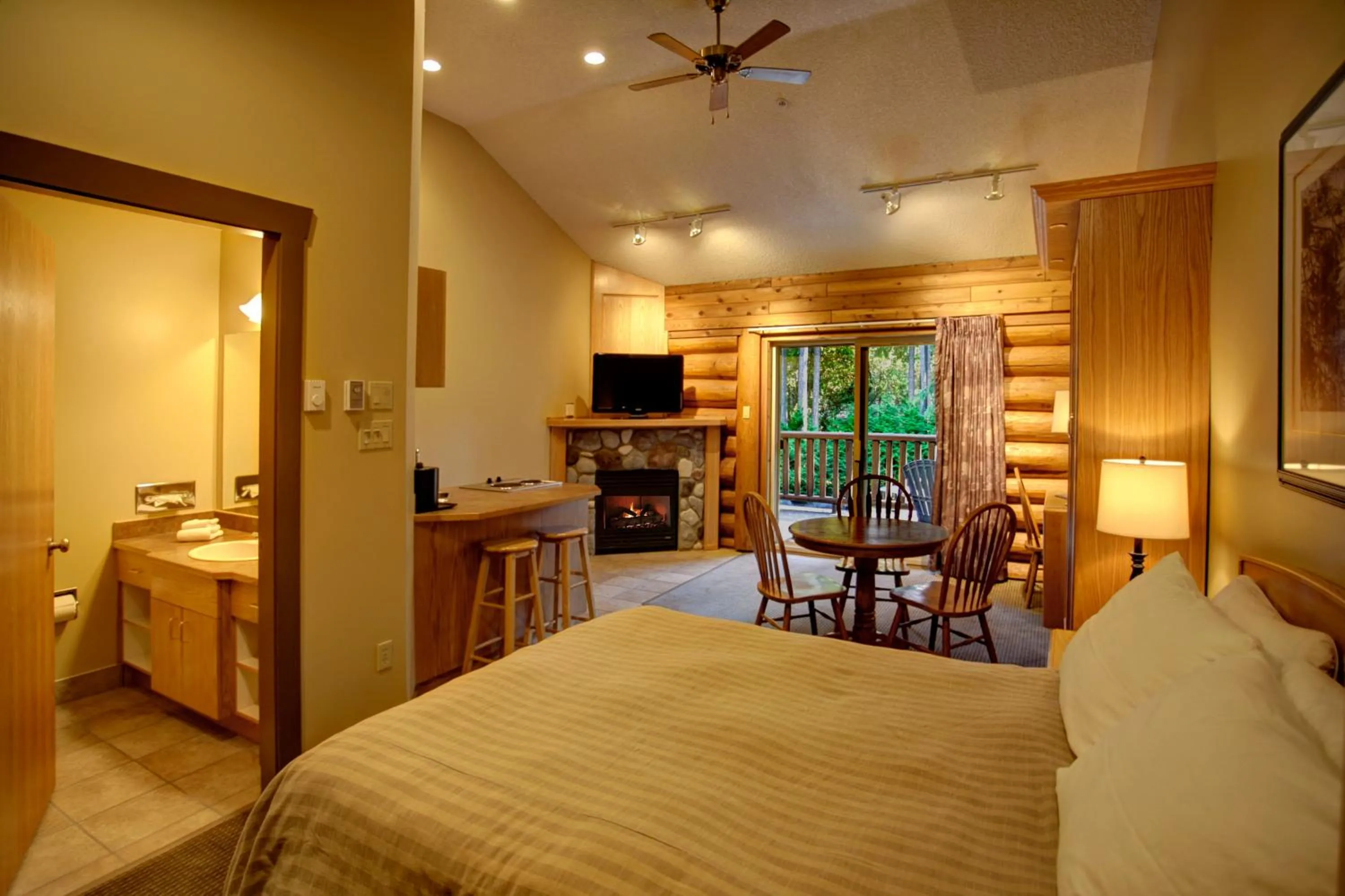 Photo of the whole room, Bed in Tigh-Na-Mara Seaside Spa Resort