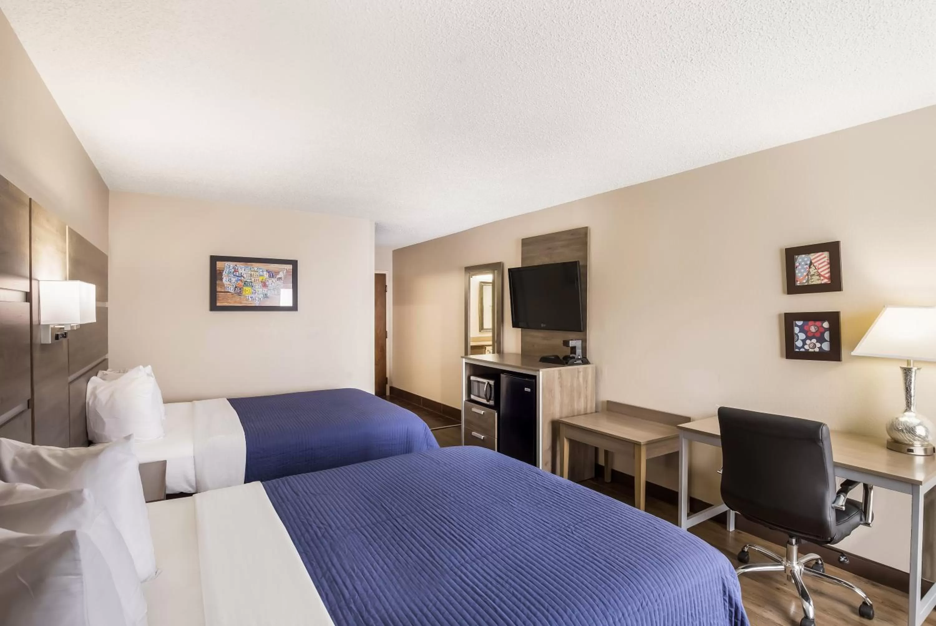 Bed in Hometown Inn Thomasville