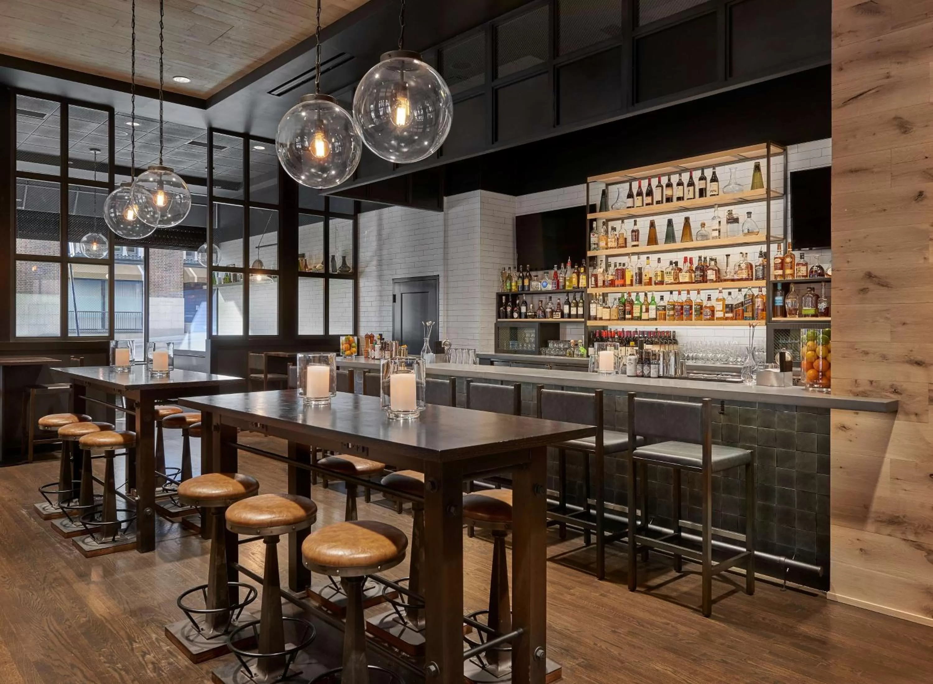 Restaurant/places to eat in Hotel Phillips Kansas City, Curio Collection By Hilton