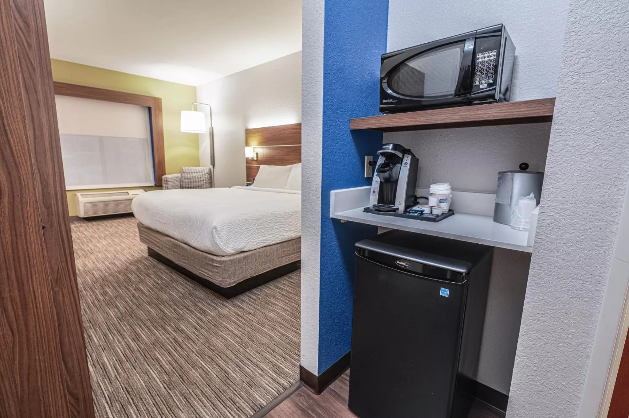 Photo of the whole room, Bed in Holiday Inn Express Hotel & Suites East Lansing by IHG
