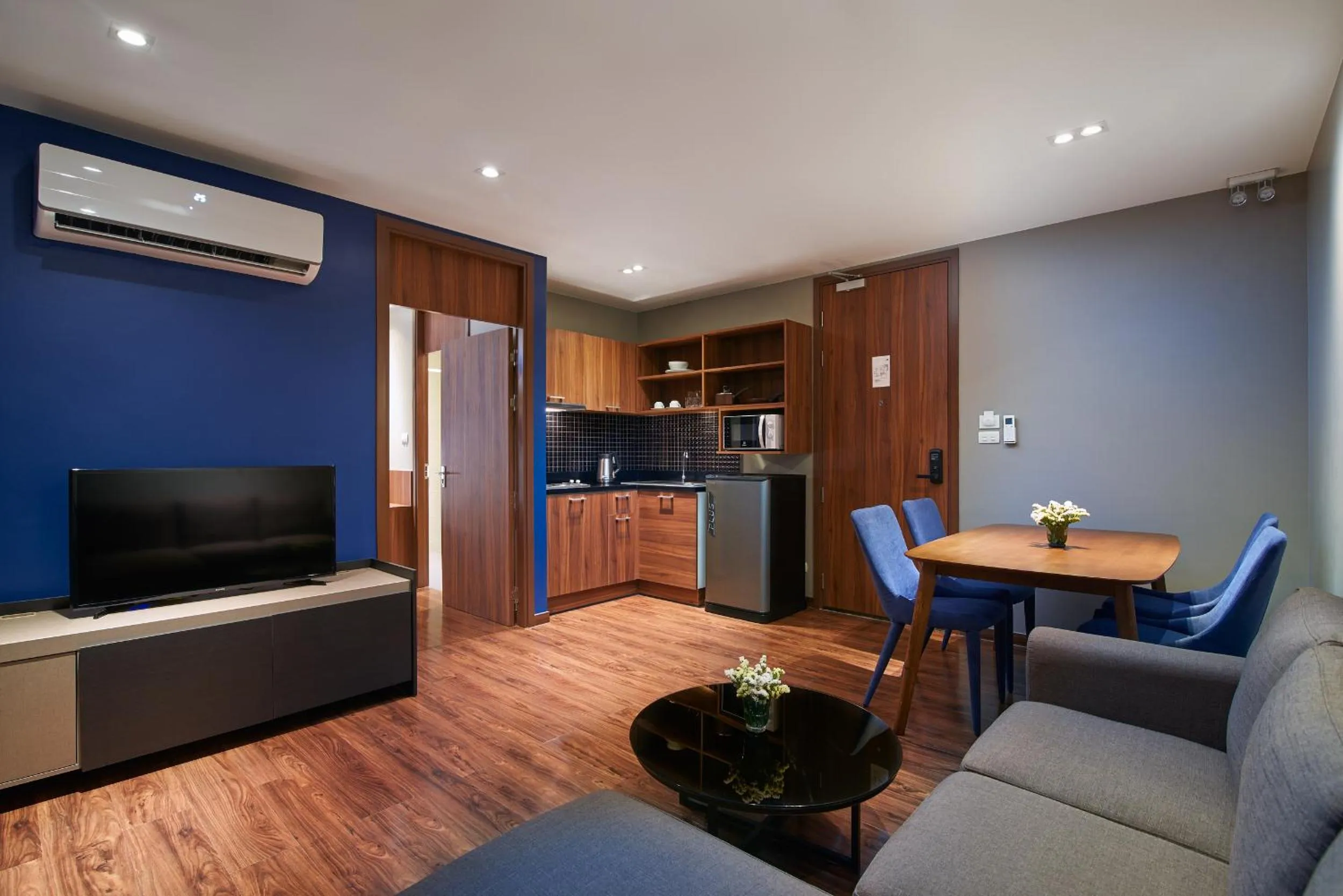 TV and multimedia in Amp Am House Bangkok Hotel