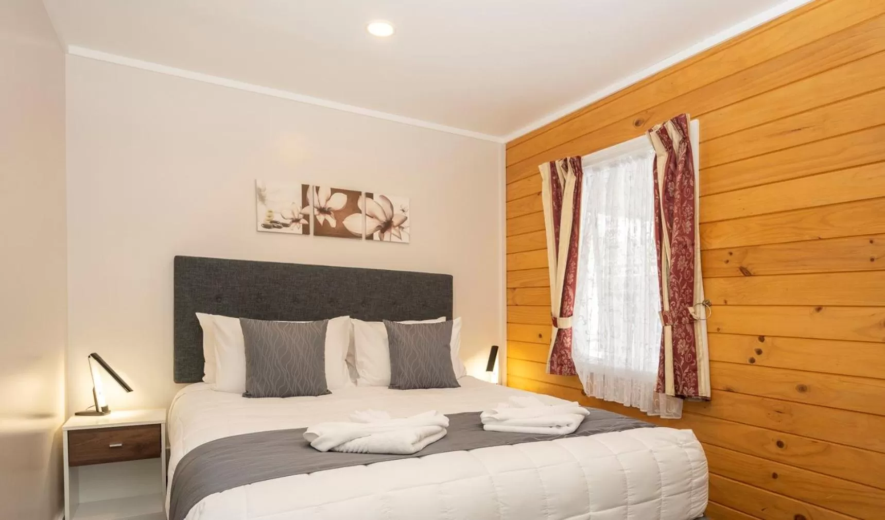 Bed in Tudor Park Motel Spacious with kitchens 1 minute walk to restaurant and shopping centre and Gisborne Hospital