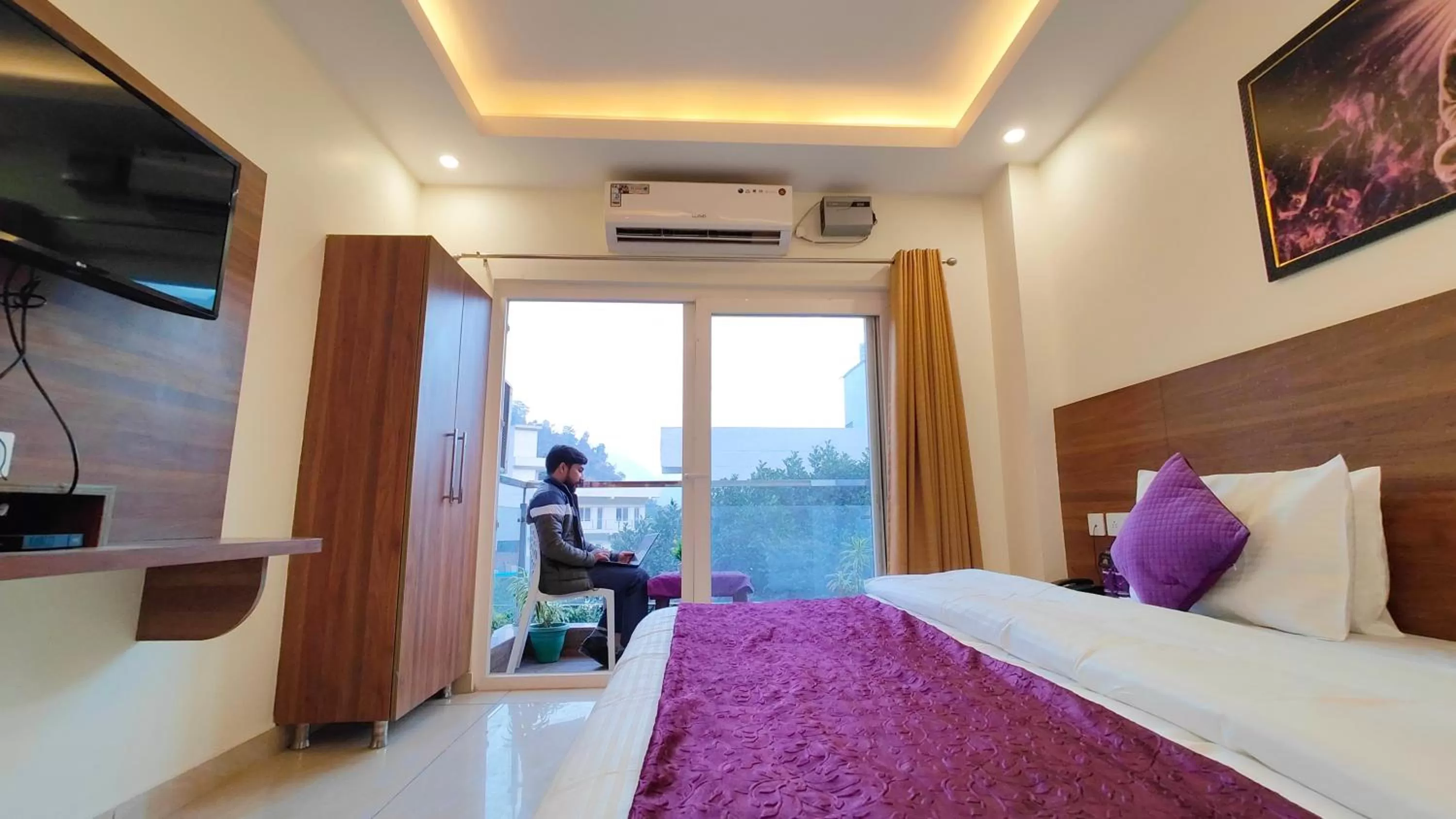 Communal lounge/ TV room, Bed in Perfectstayz Value Forest Valley Near Waterfall