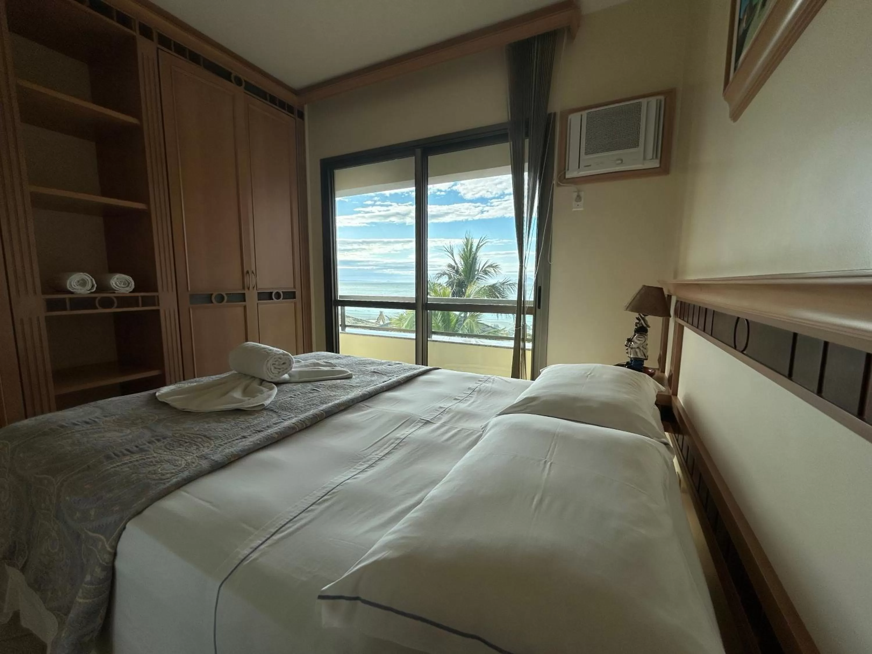 Bedroom in Golfinhos Apart Hotel