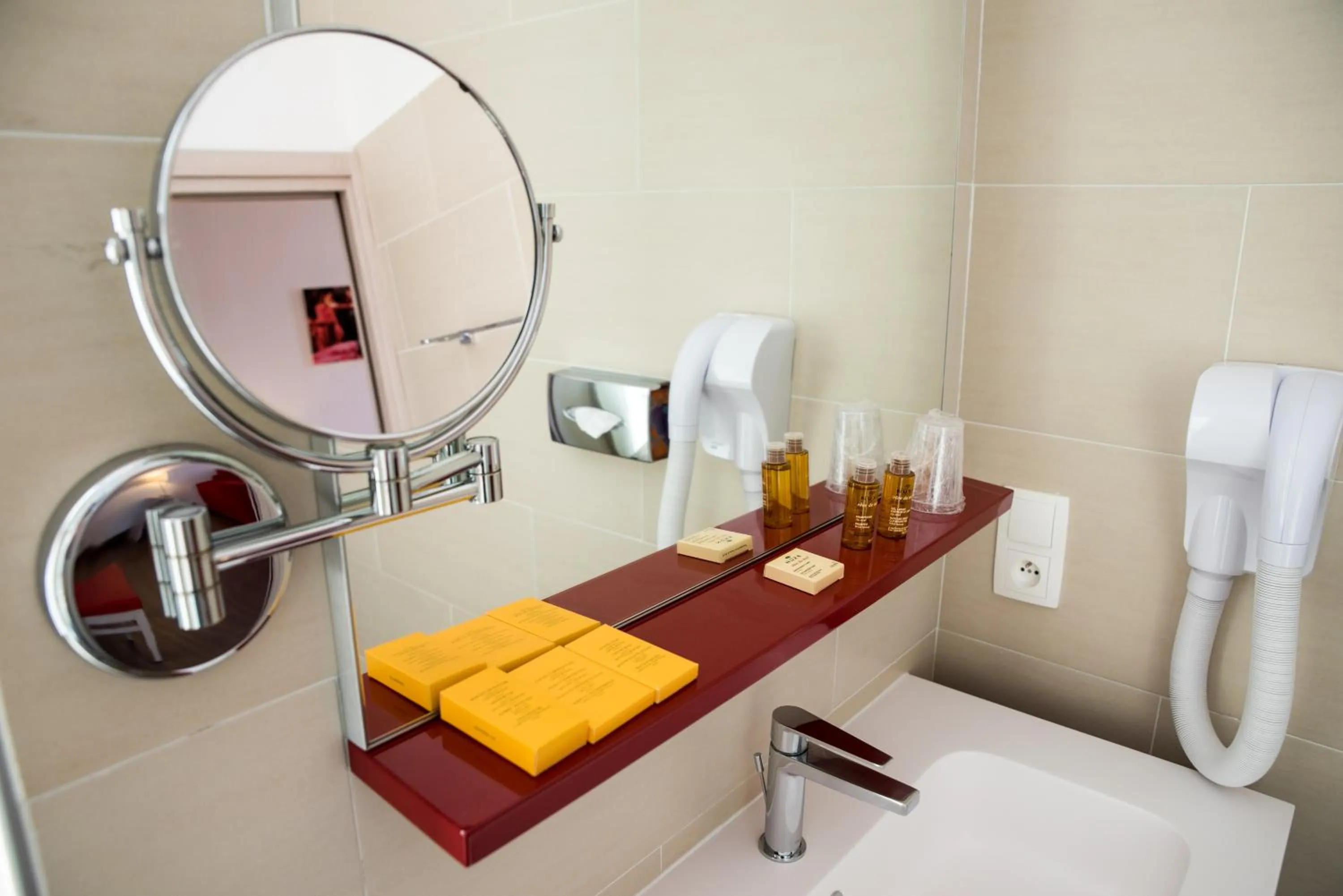 Bathroom in Hôtel CASABELLA Cannes Mouans Sartoux