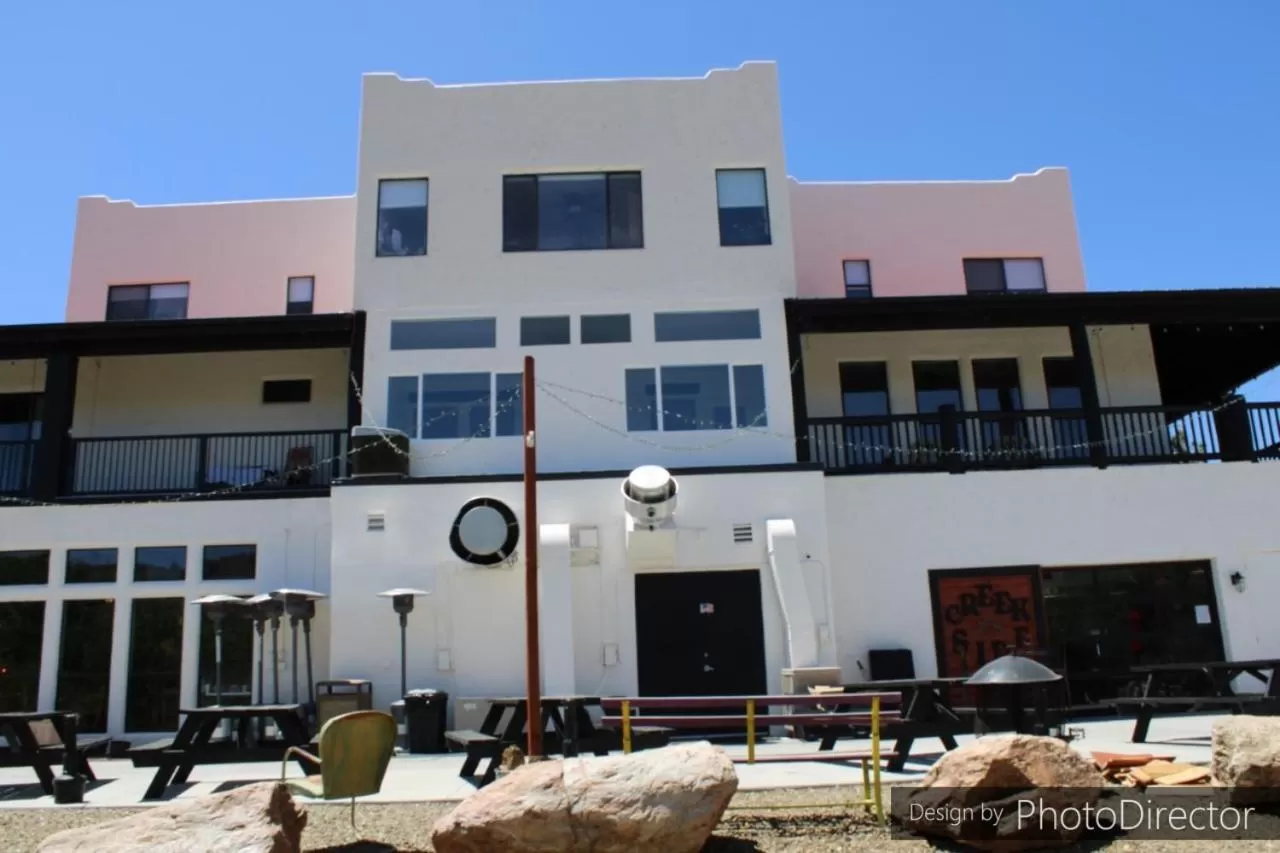 Creekside Lodge and Cabins