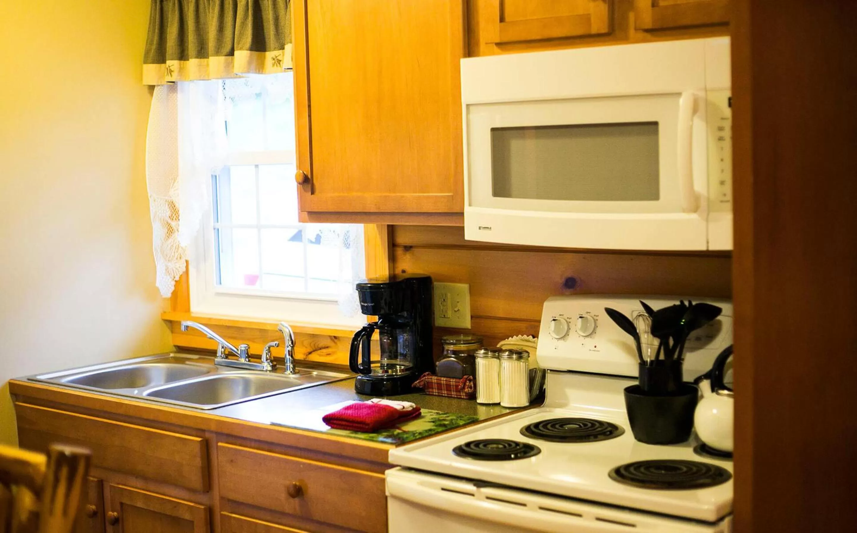 Kitchen or kitchenette in Blessing Lodge by Amish Country Lodging