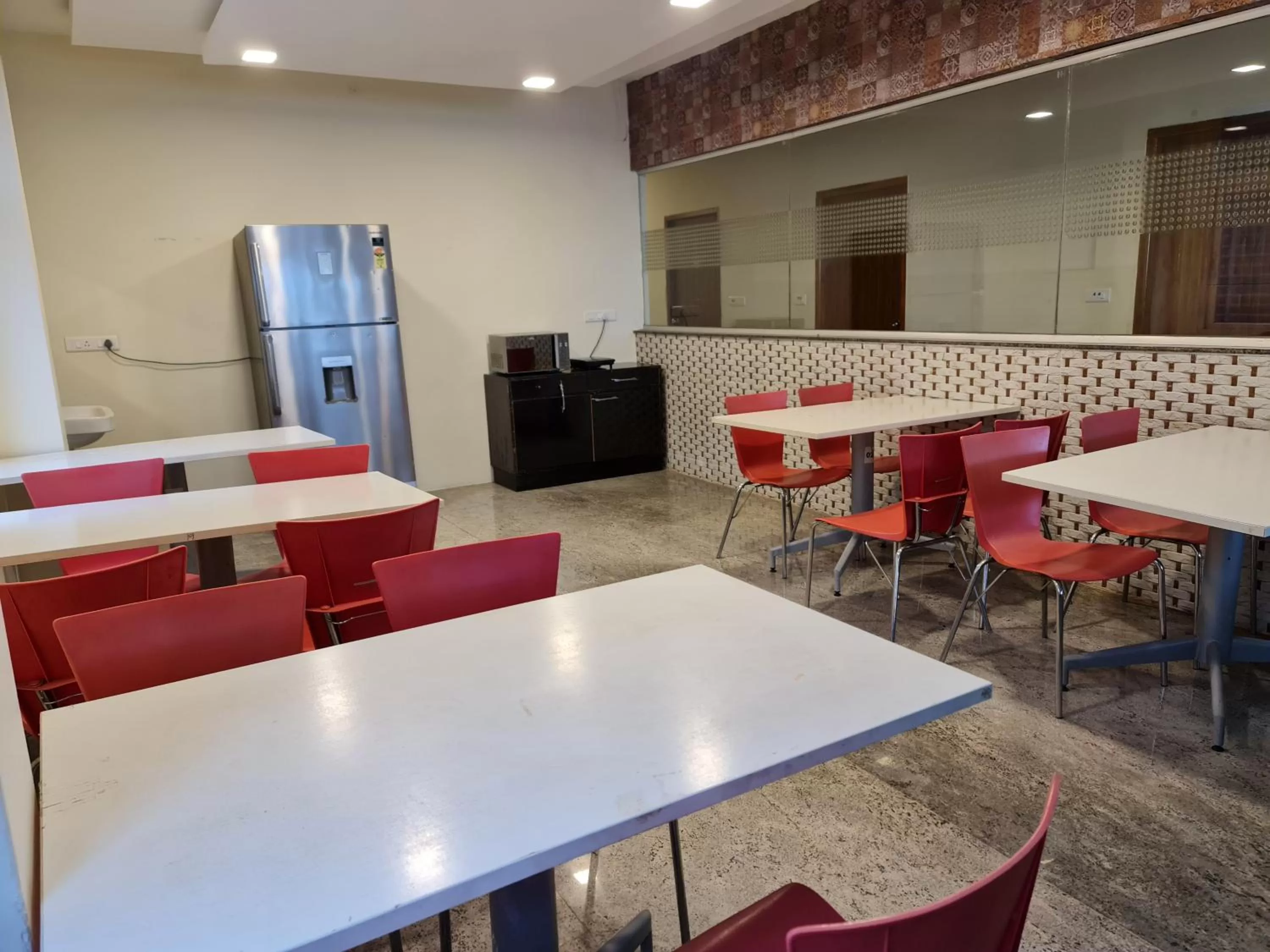 Restaurant/places to eat in Vijay Shree Inn