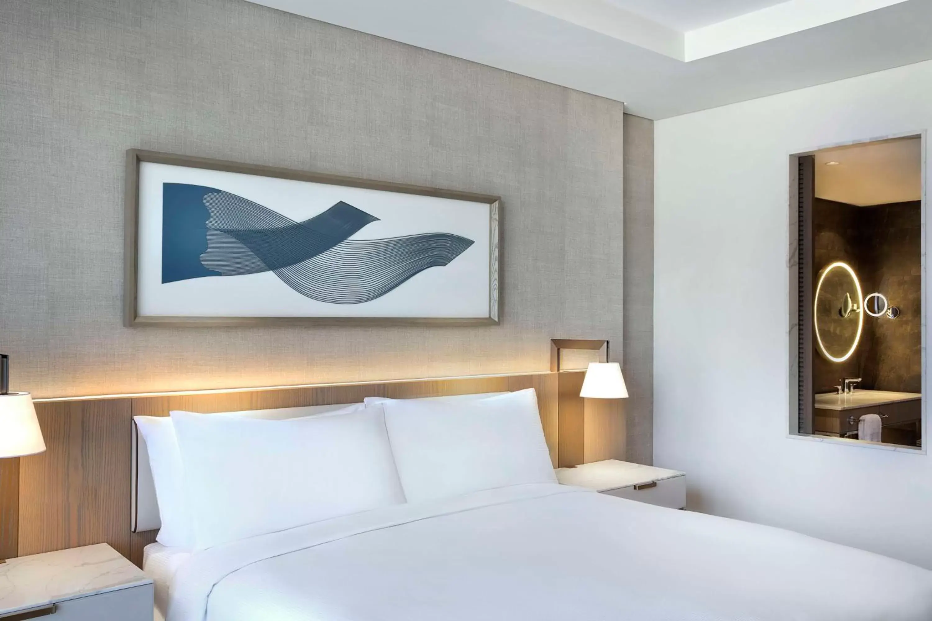 Deluxe King Room with Balcony and Bay View in Hilton Abu Dhabi Yas Island Deluxe King Room with Balcony and Bay View in Hilton Abu Dhabi Yas Island