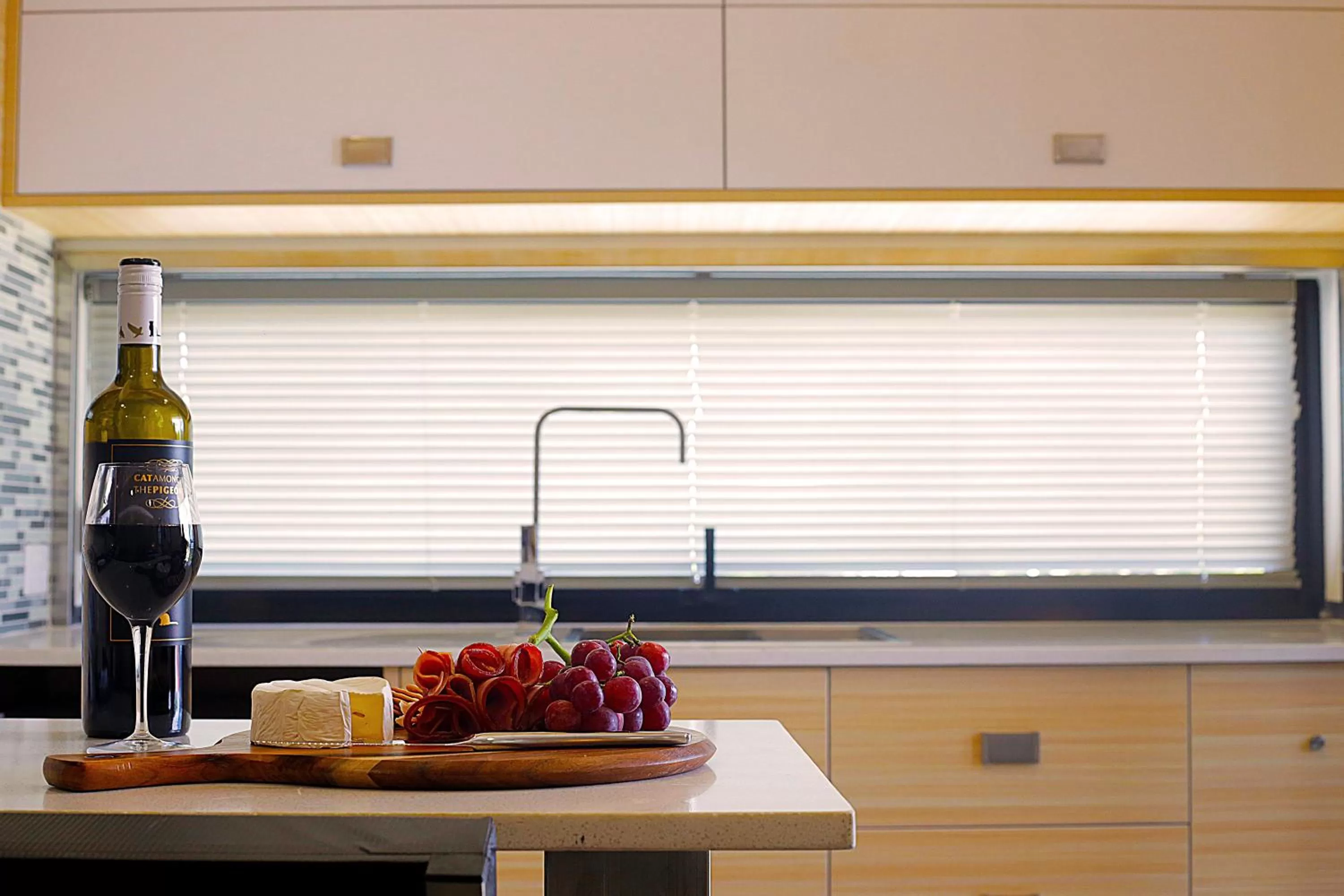 Kitchen or kitchenette in Trip Motel Gatton