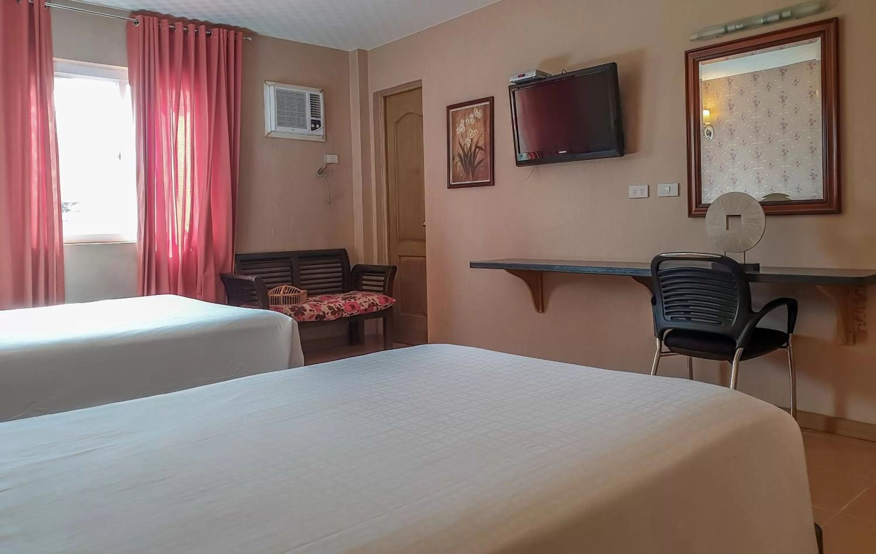 Photo of the whole room, Bed in Hanan Hotel Tagaytay - Formerly Tagaytay Wingate Manor