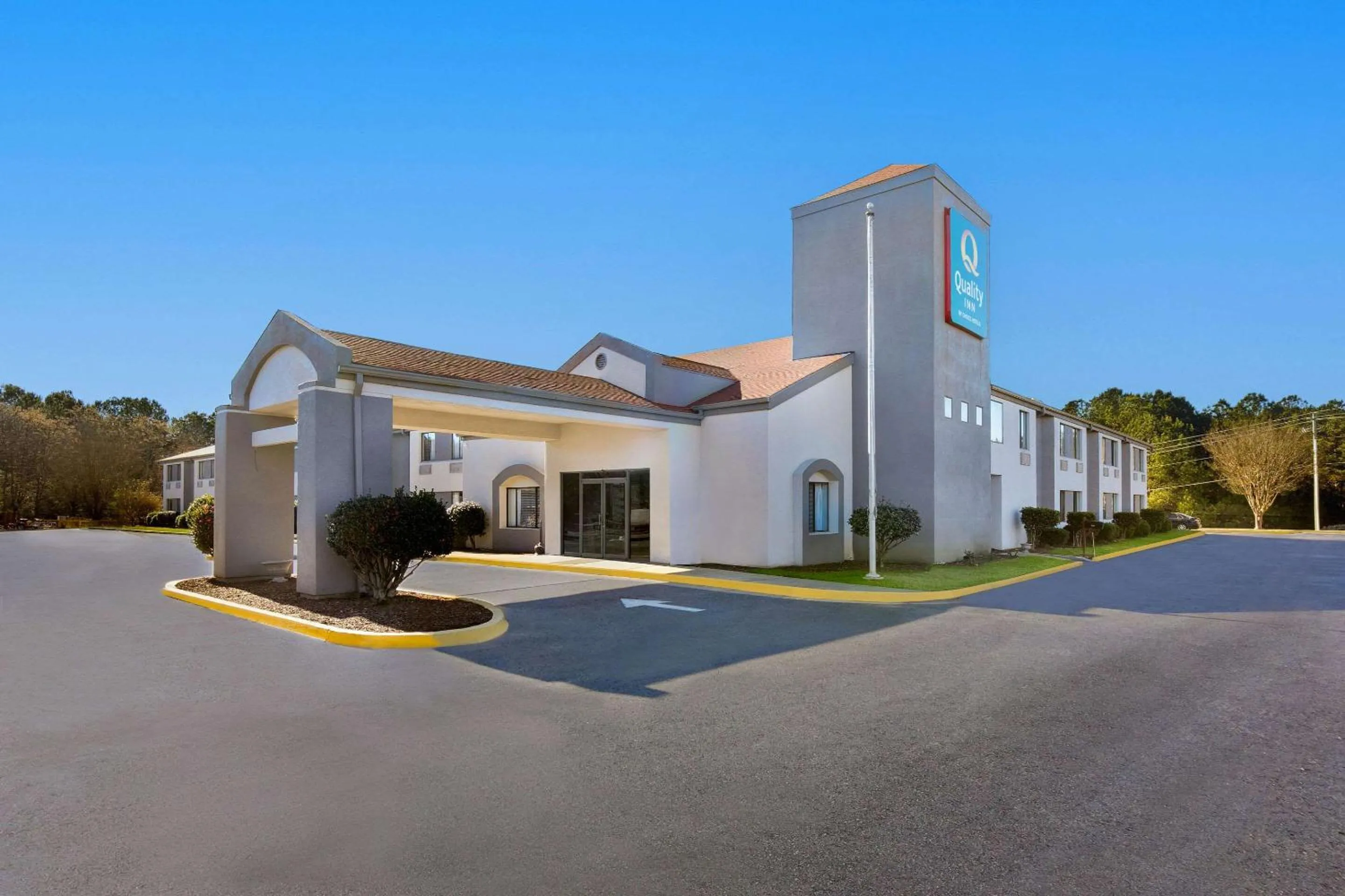 Property Building in Rodeway Inn