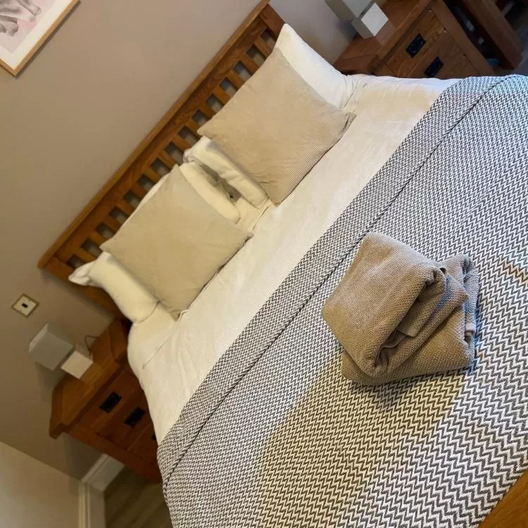 Bed in The Cottage Inn