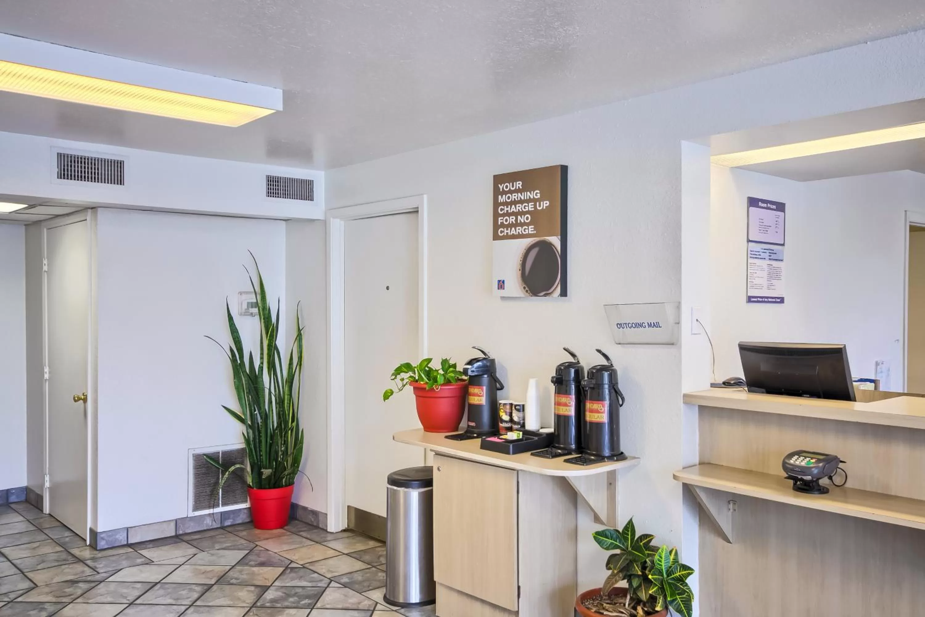 Coffee/tea facilities in Motel 6-Lexington, KY - East I-75