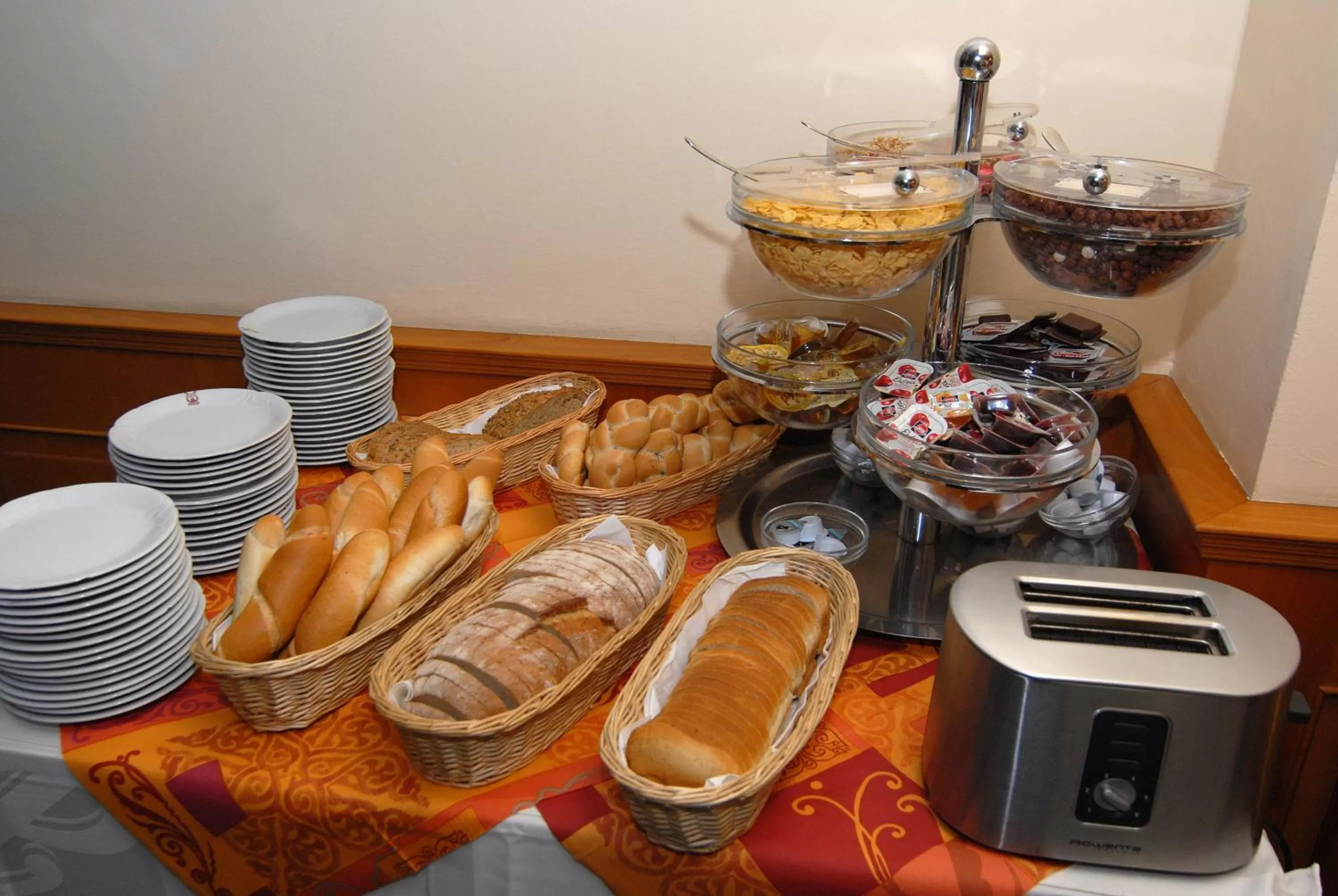 Restaurant/places to eat in Hotel Opera