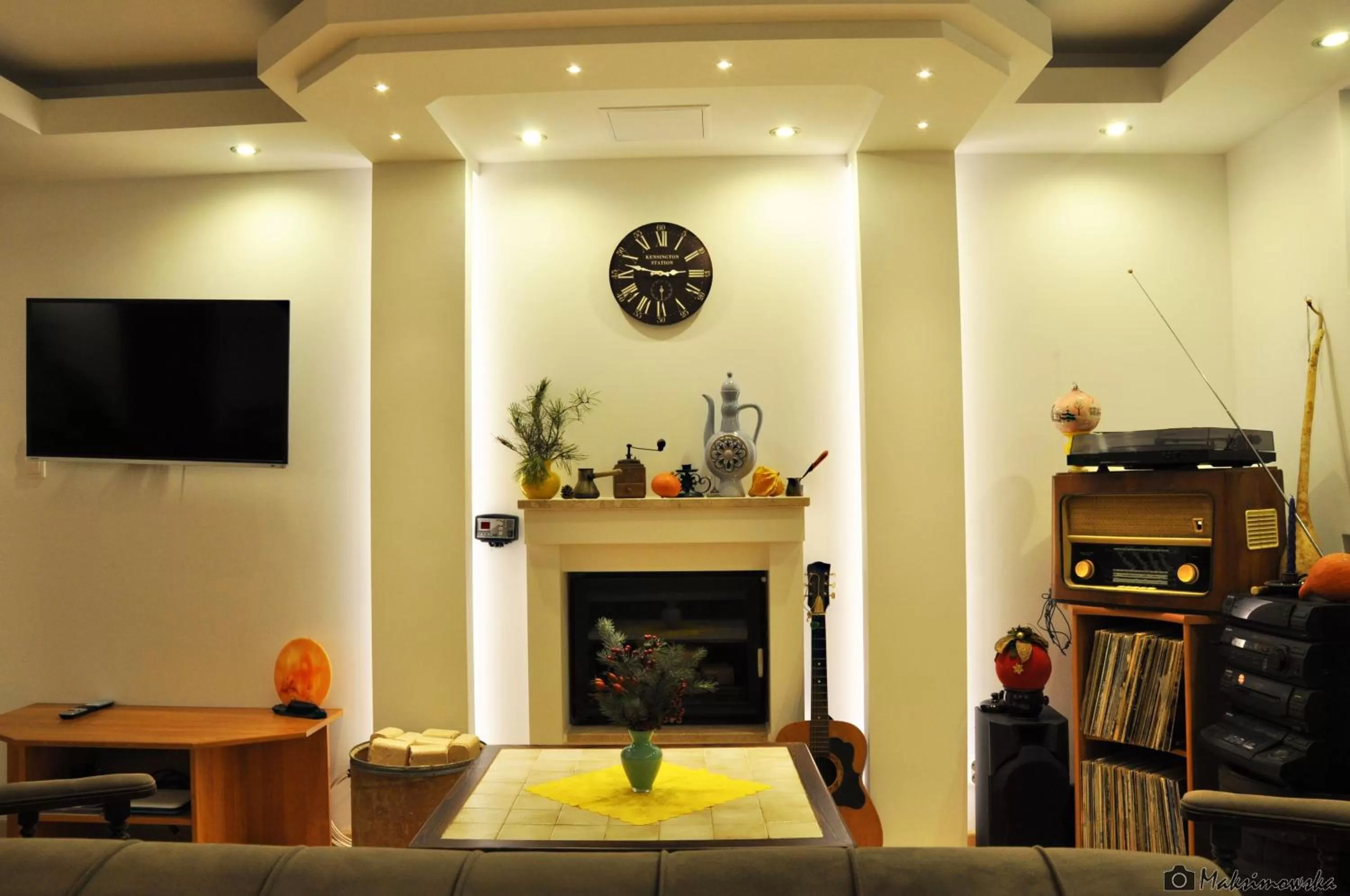 Communal lounge/ TV room, TV/Entertainment Center in Villa MB