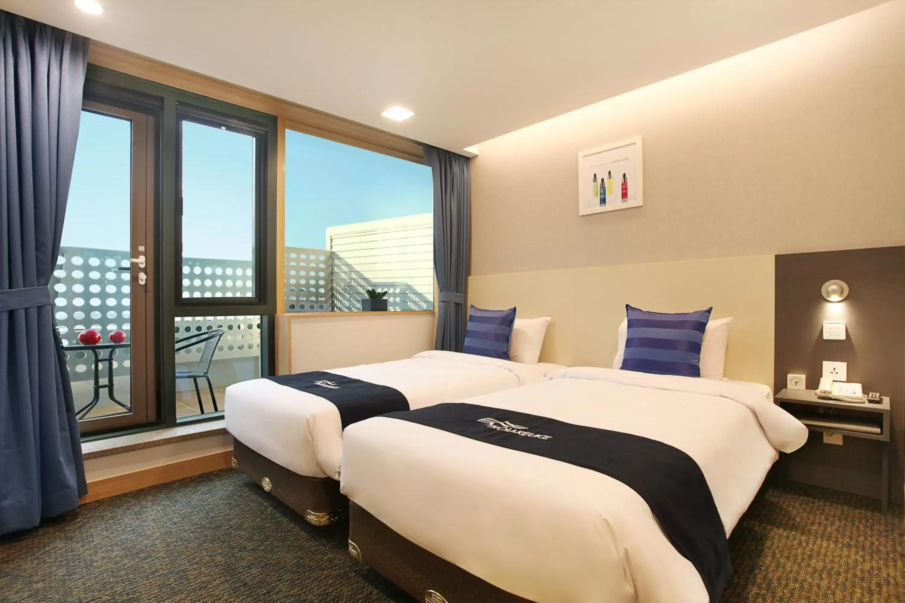 Twin Room City View with Balcony in Hotel Skypark Kingstown Dongdaemun Twin Room City View with Balcony in Hotel Skypark Kingstown Dongdaemun
