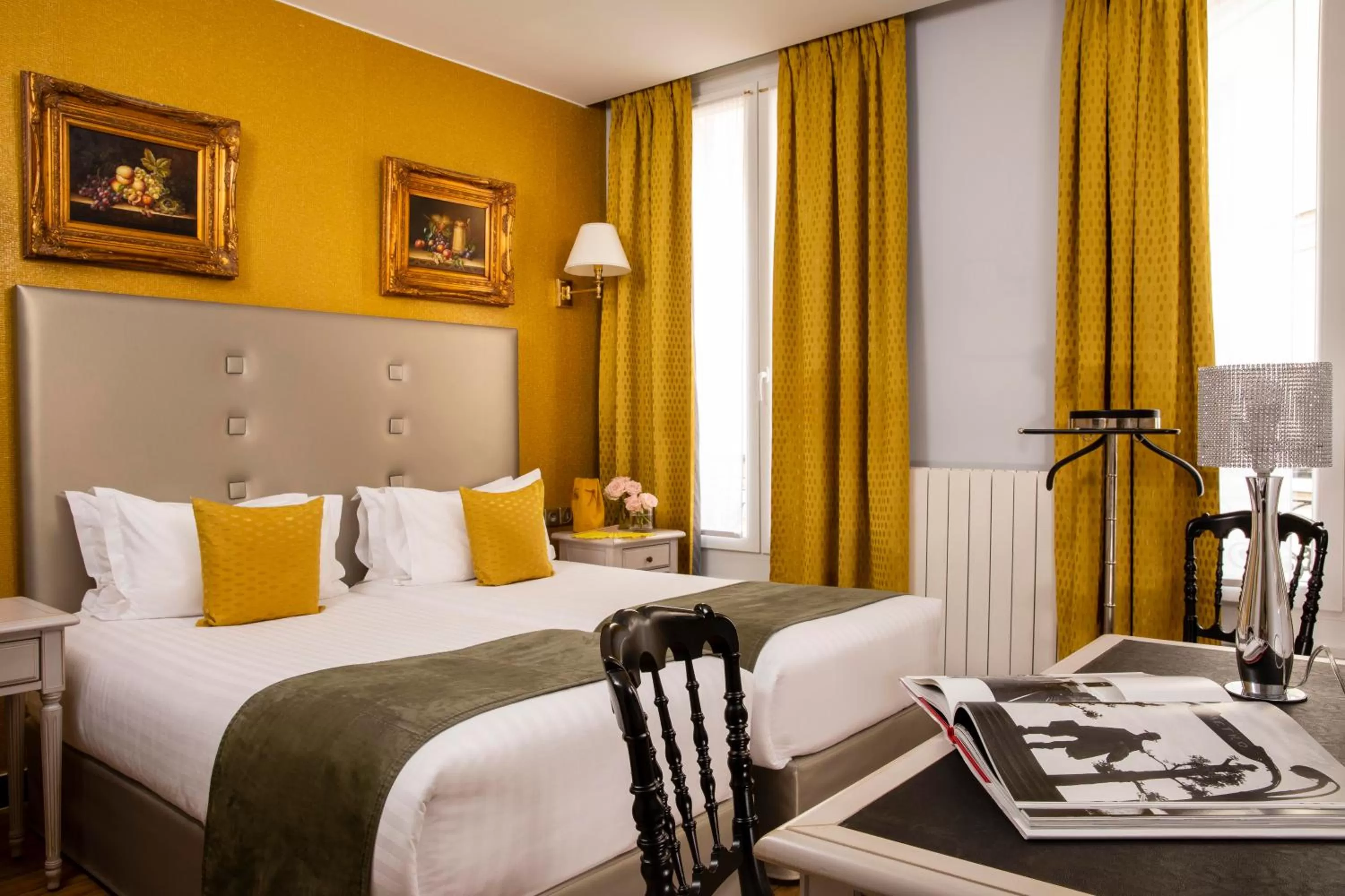 Bedroom, Bed in Hotel Plaza Elysées