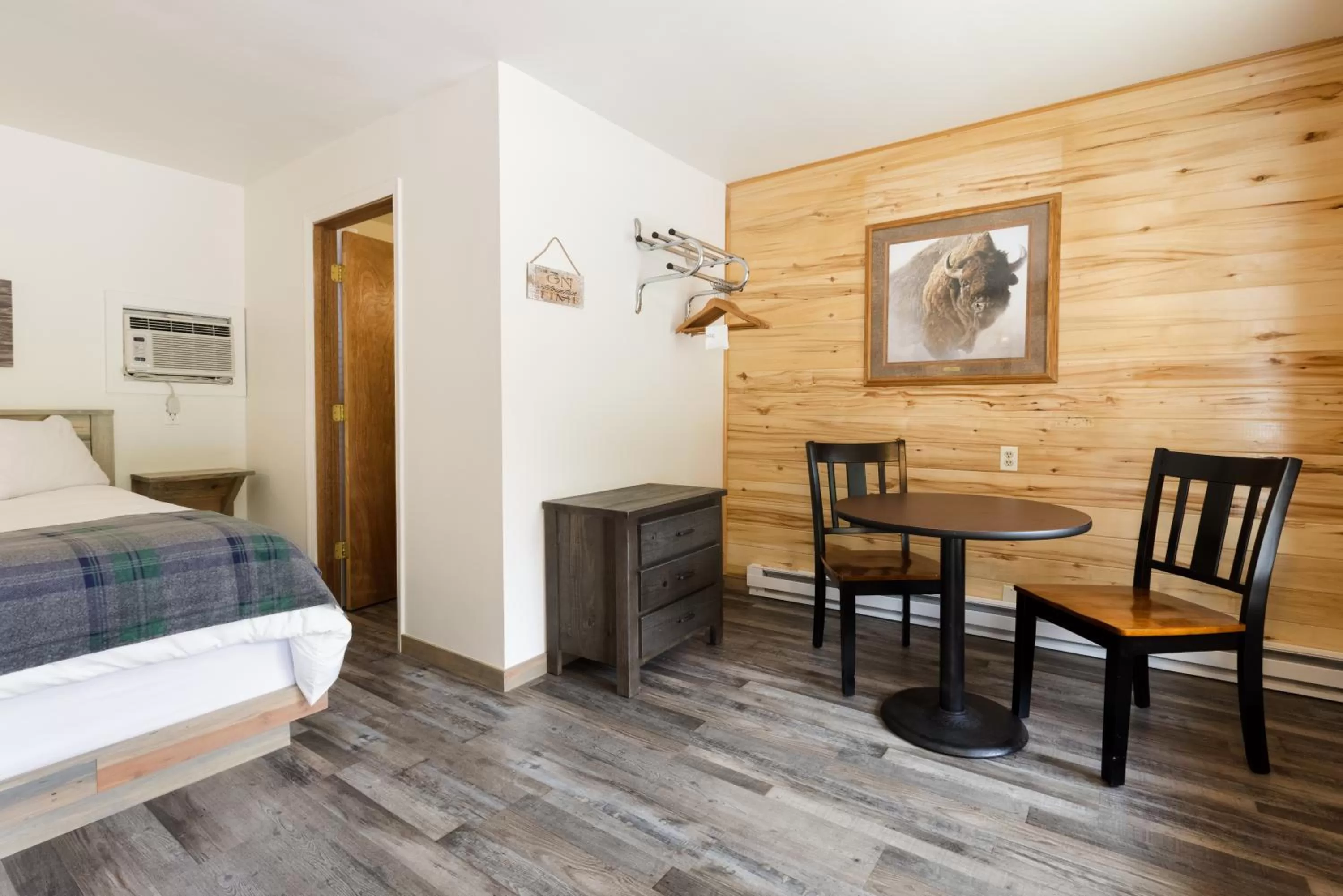 Bed in Beargrass Lodging & RV Resort