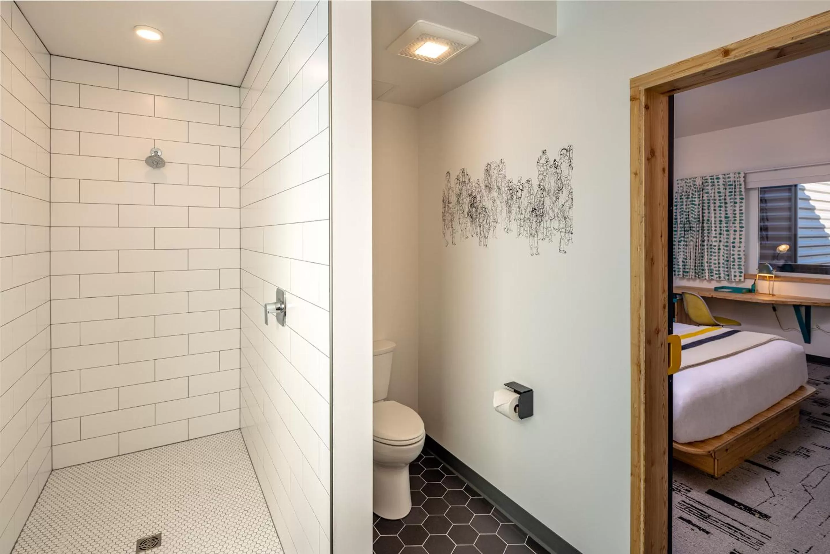 Shower, Bed in The Wren