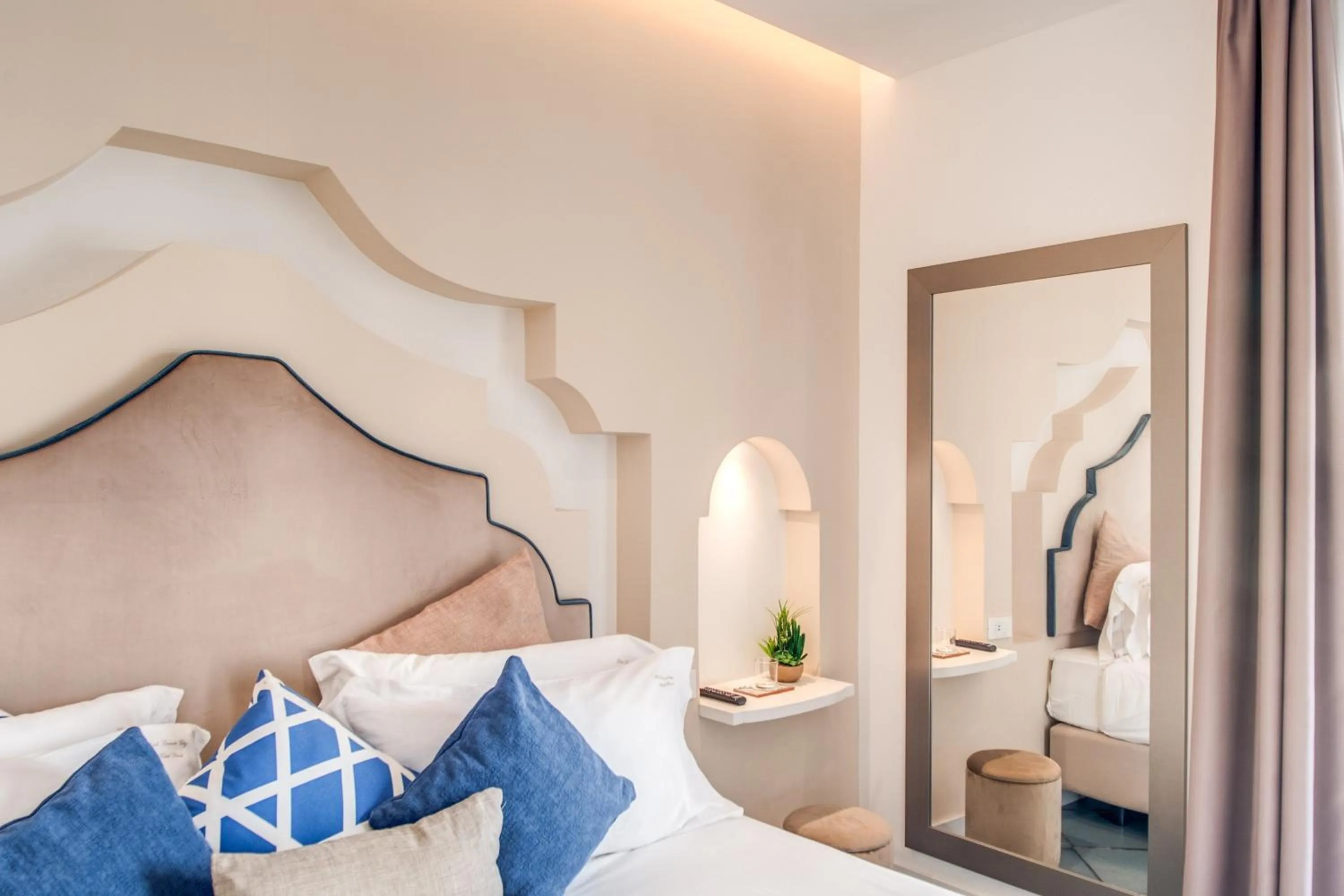 Photo of the whole room, Bed in Hotel Sorrento City