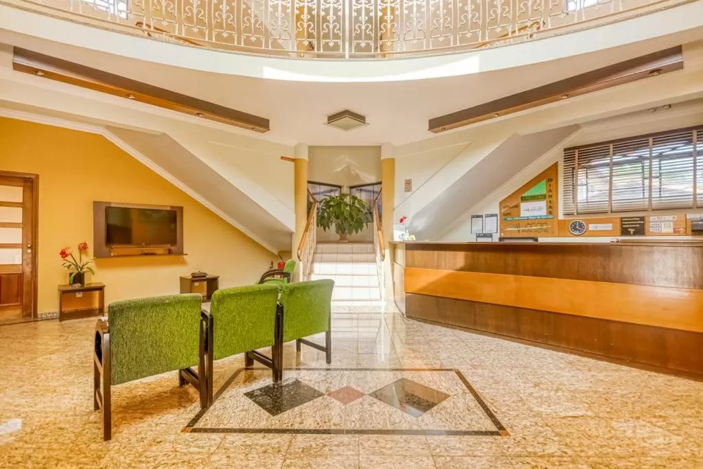 Communal lounge/ TV room, Lobby/Reception in Jardin Park Hotel