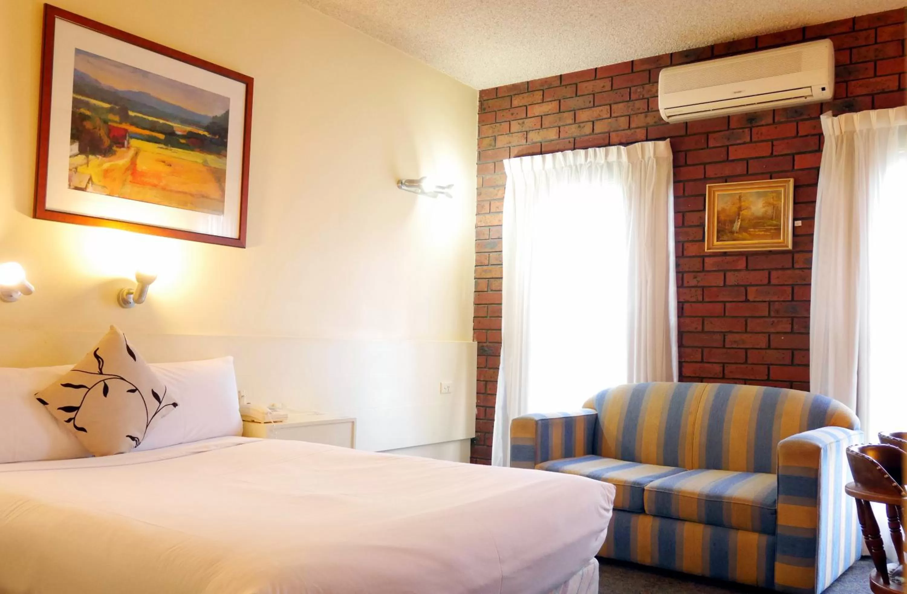 Bedroom, Bed in Glen Inn