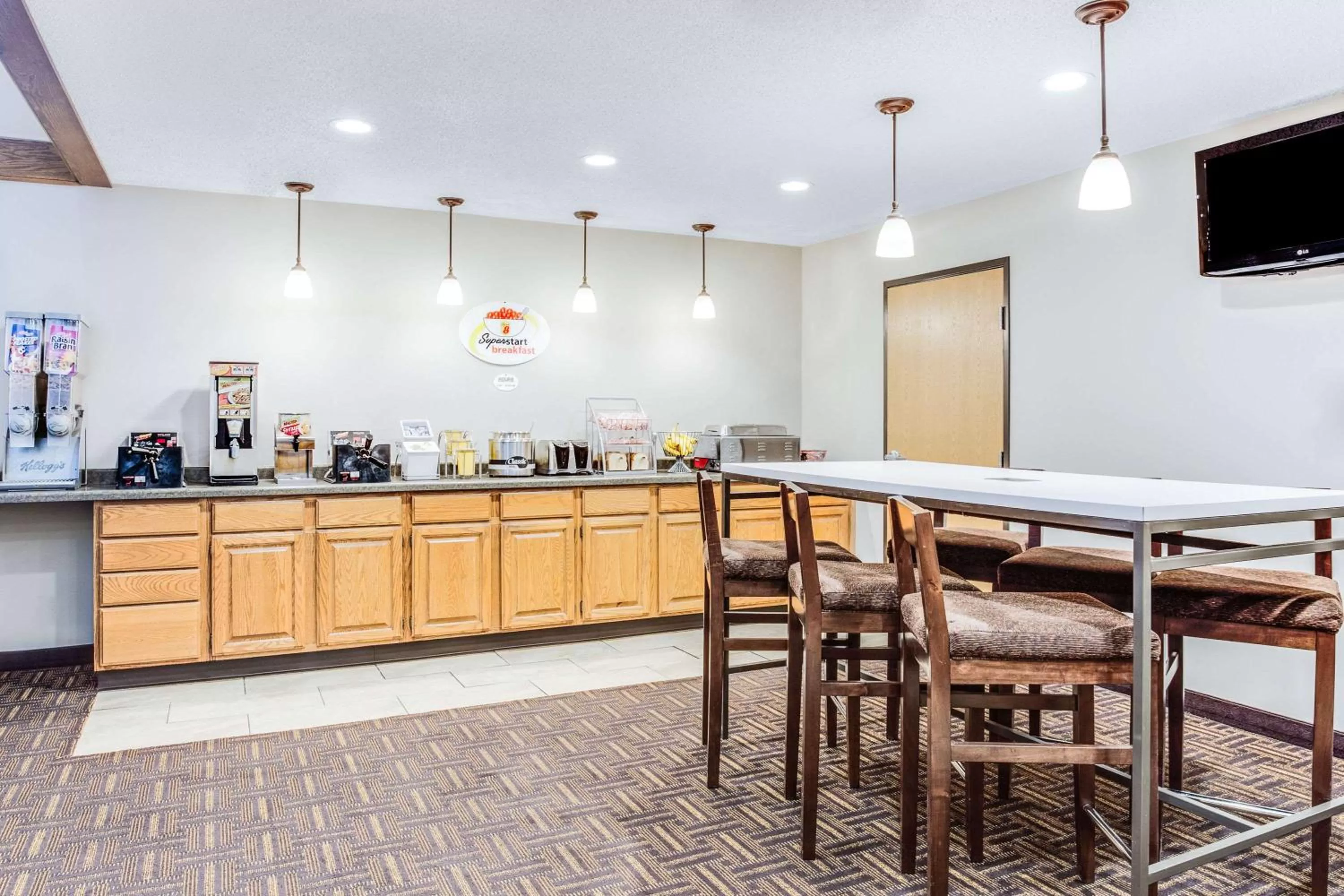 Restaurant/places to eat in Super 8 by Wyndham Green Bay Near Stadium