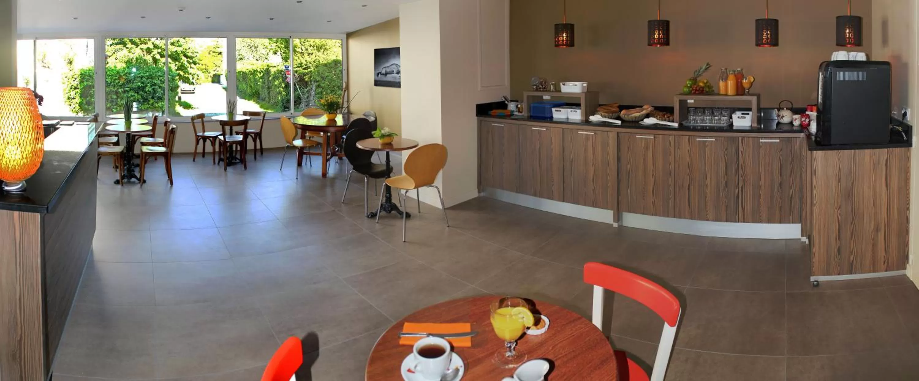 Food and drinks in Hôtel Le Printemps