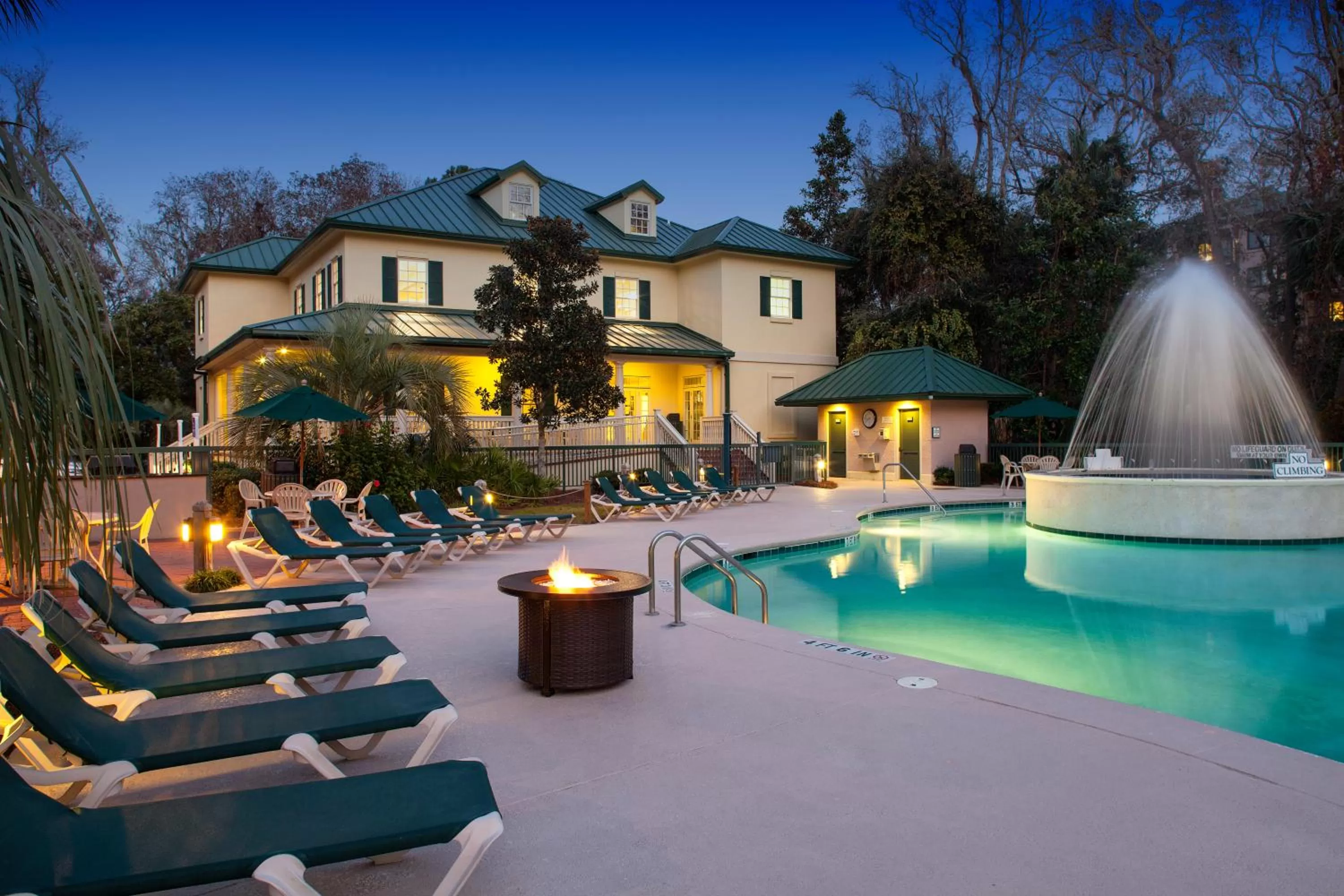 Swimming pool in Waterside by Spinnaker Resorts