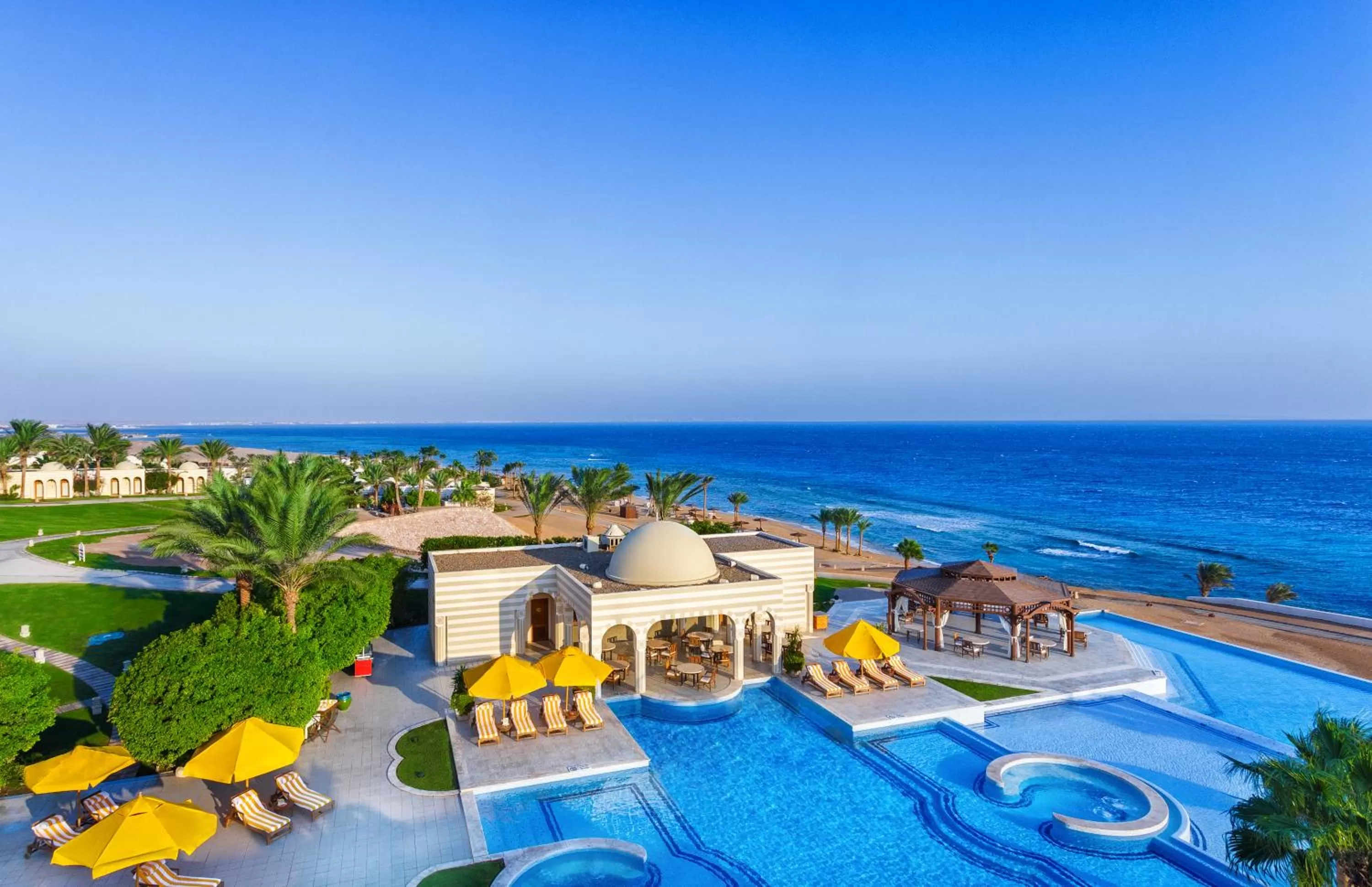 Swimming pool in The Oberoi Beach Resort, Sahl Hasheesh