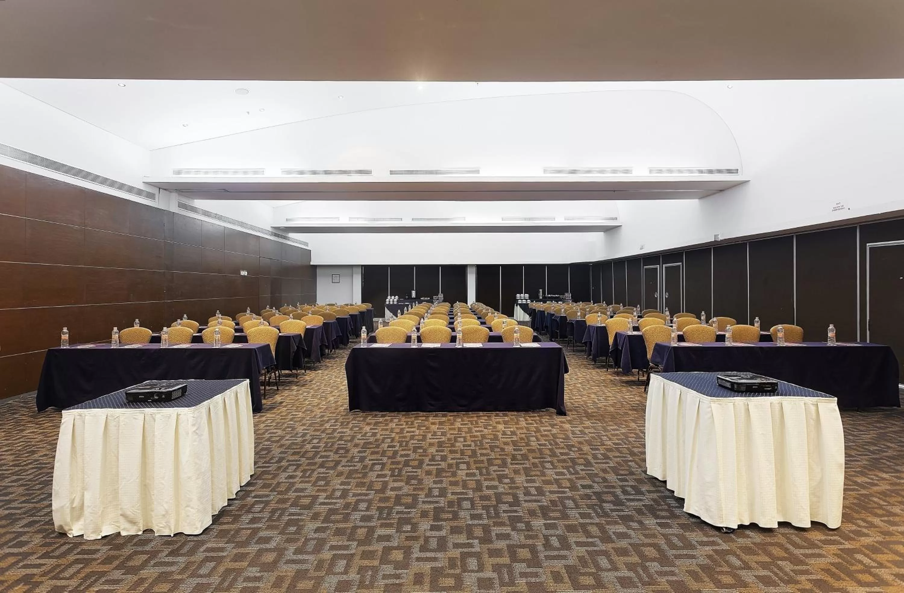Meeting/conference room in Crowne Plaza Villahermosa by IHG