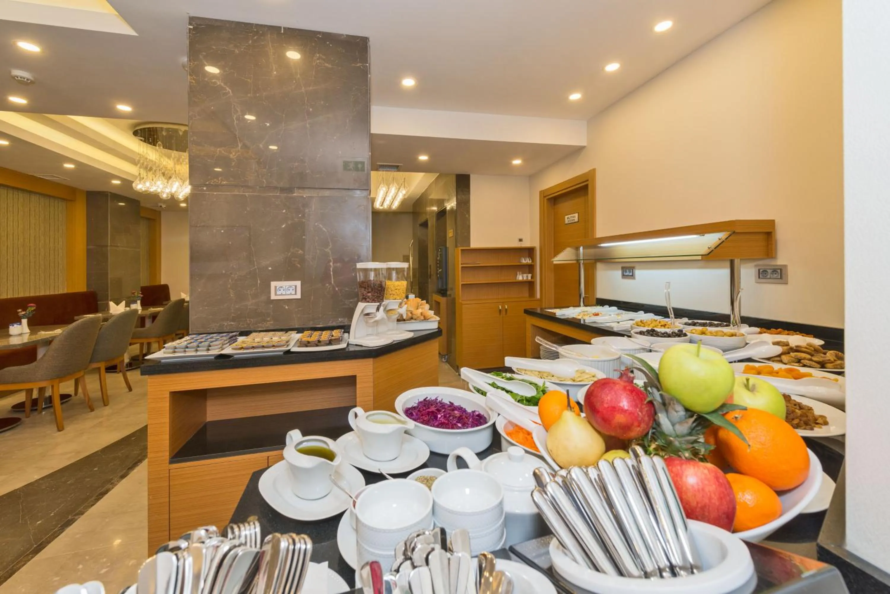 Restaurant/places to eat in Bisetun Hotel