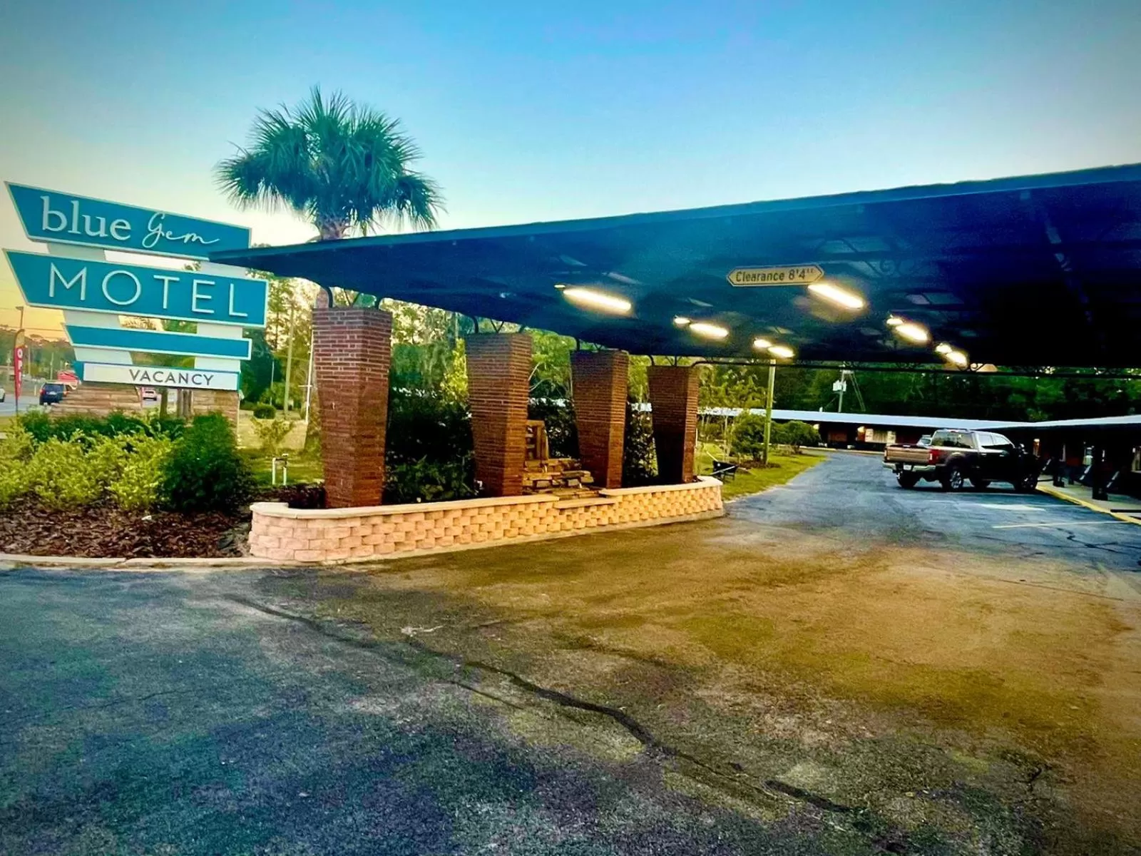 Facade/entrance in BlueGem Motel