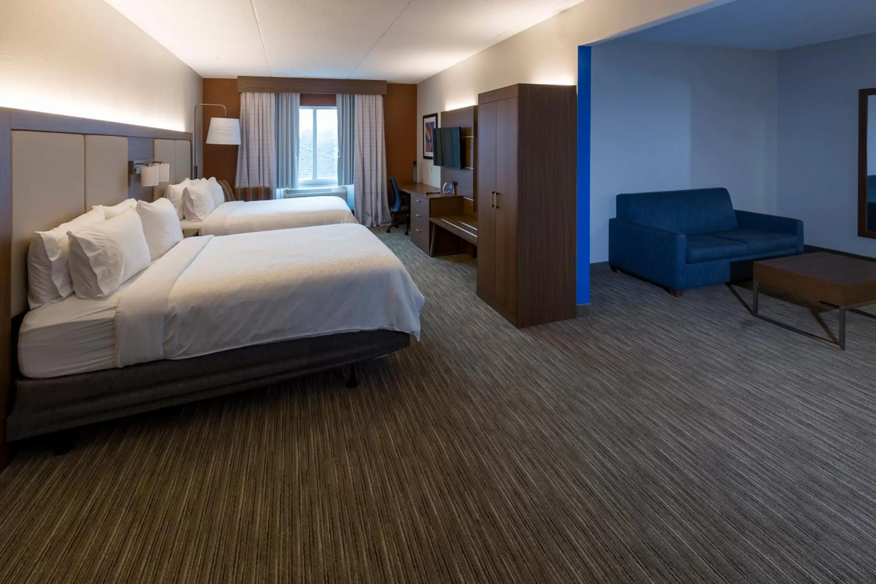 Suite with Mobility Accessible Tub - Non-Smoking in Holiday Inn Express Hotel & Suites Louisville South-Hillview, an IHG Hotel Suite with Mobility Accessible Tub - Non-Smoking in Holiday Inn Express Hotel & Suites Louisville South-Hillview, an IHG Hotel