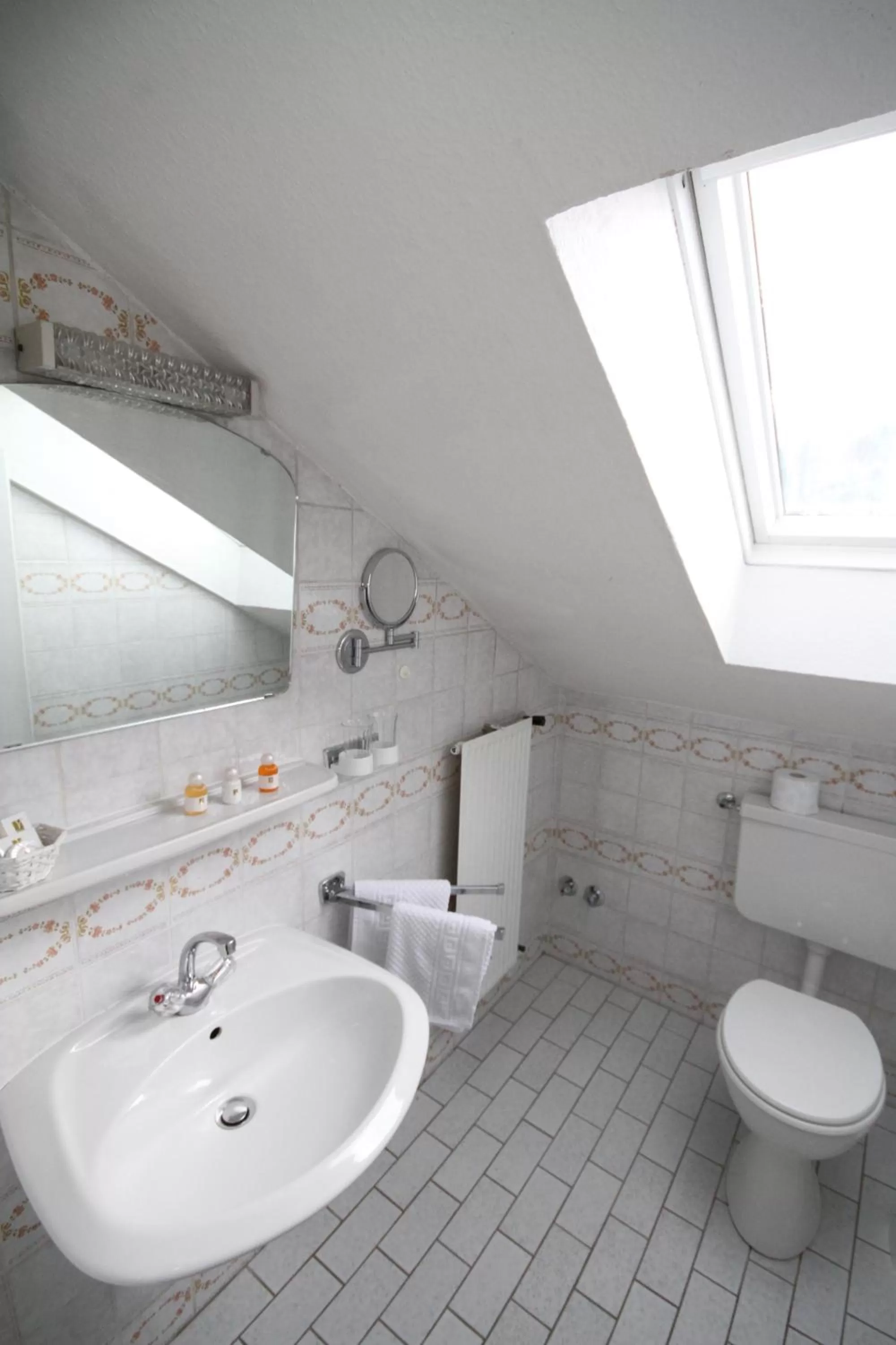 Bathroom in Weidegg - Hotel Garni