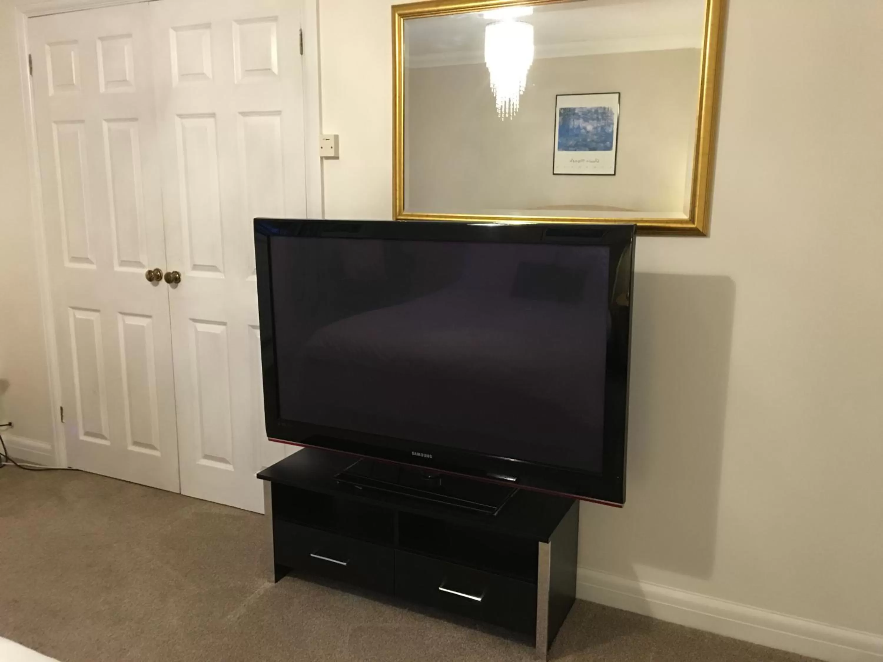 TV and multimedia, TV/Entertainment Center in SleepNeat