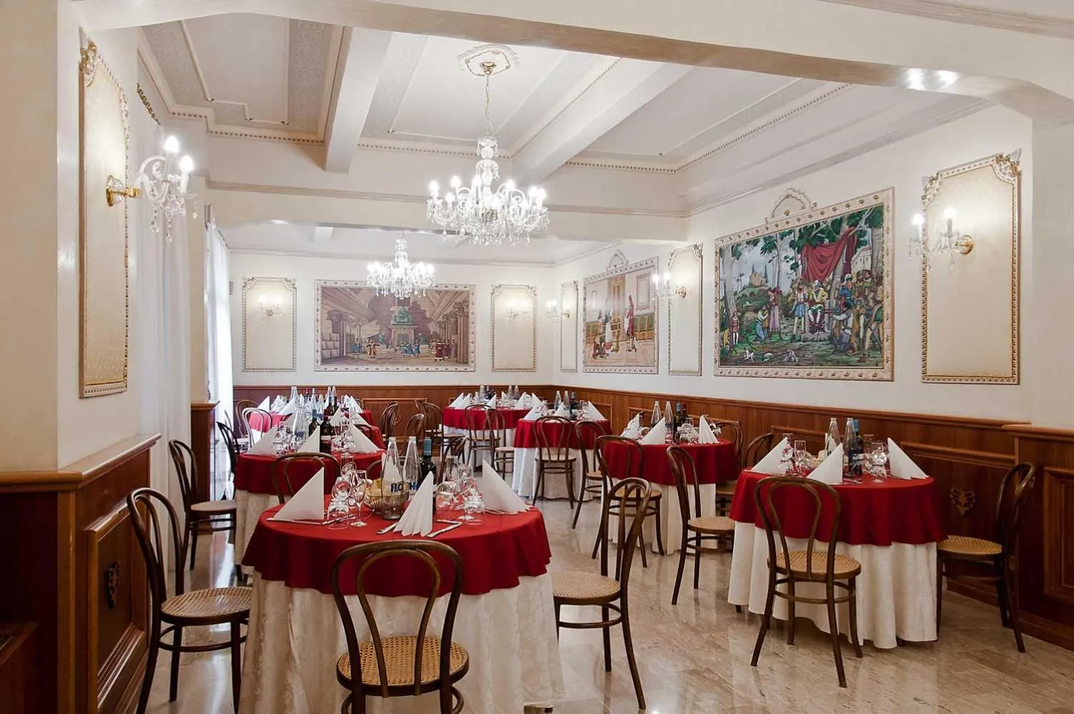 Restaurant/places to eat in Nouvel Hotel Des Bains