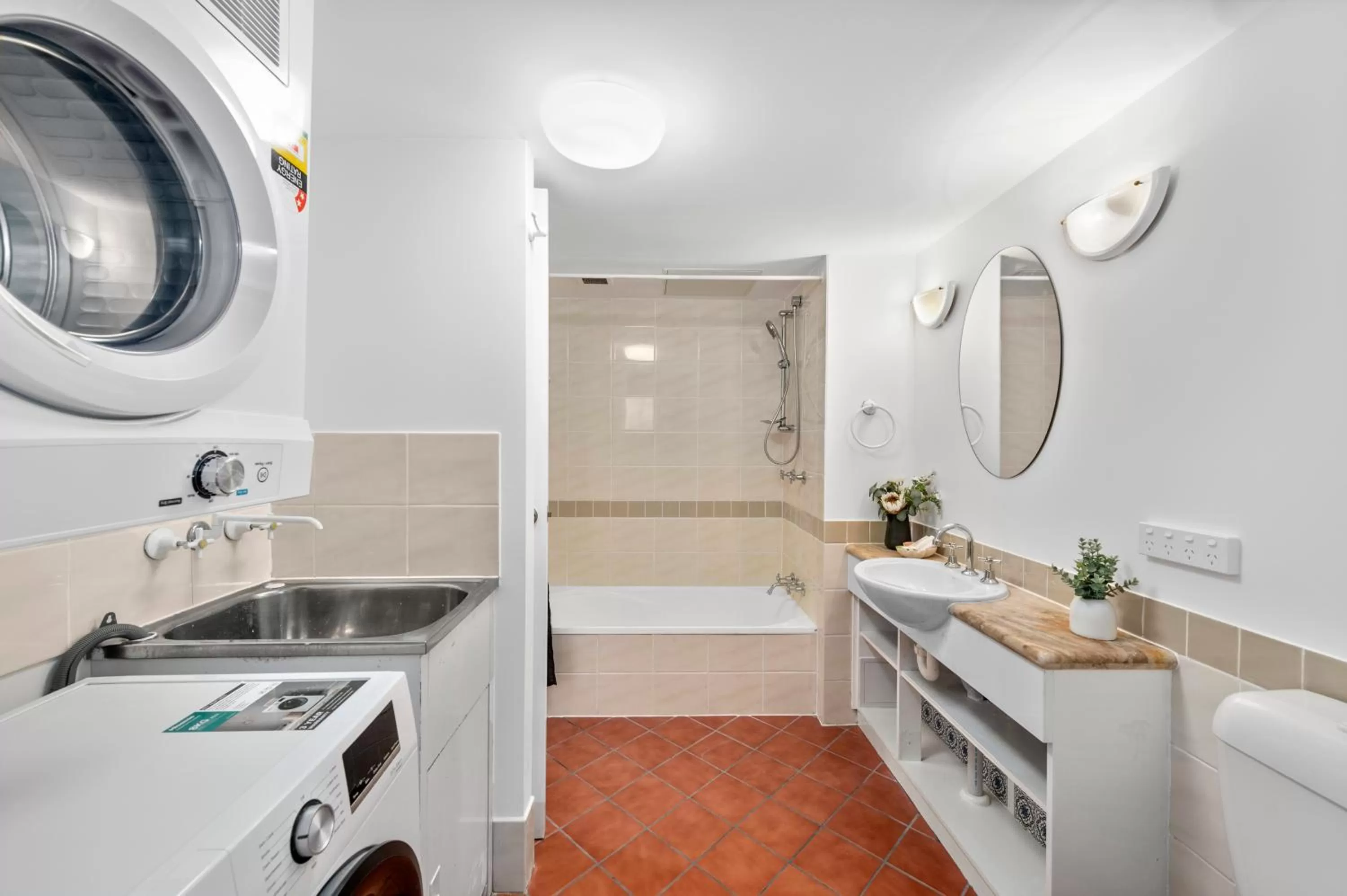 Bathroom in Villa Vaucluse Apartments