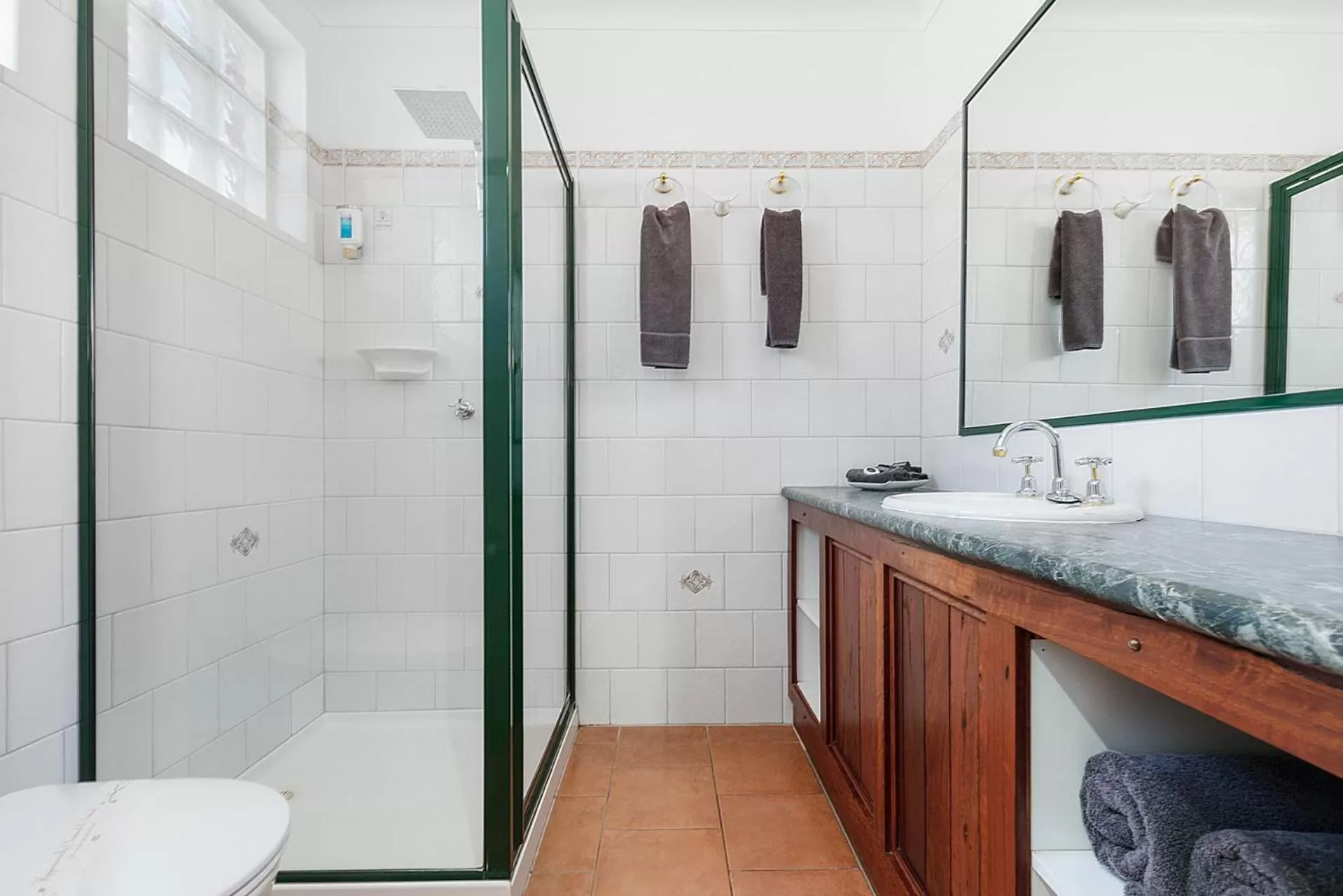 Bathroom in Georgian Motor Lodge