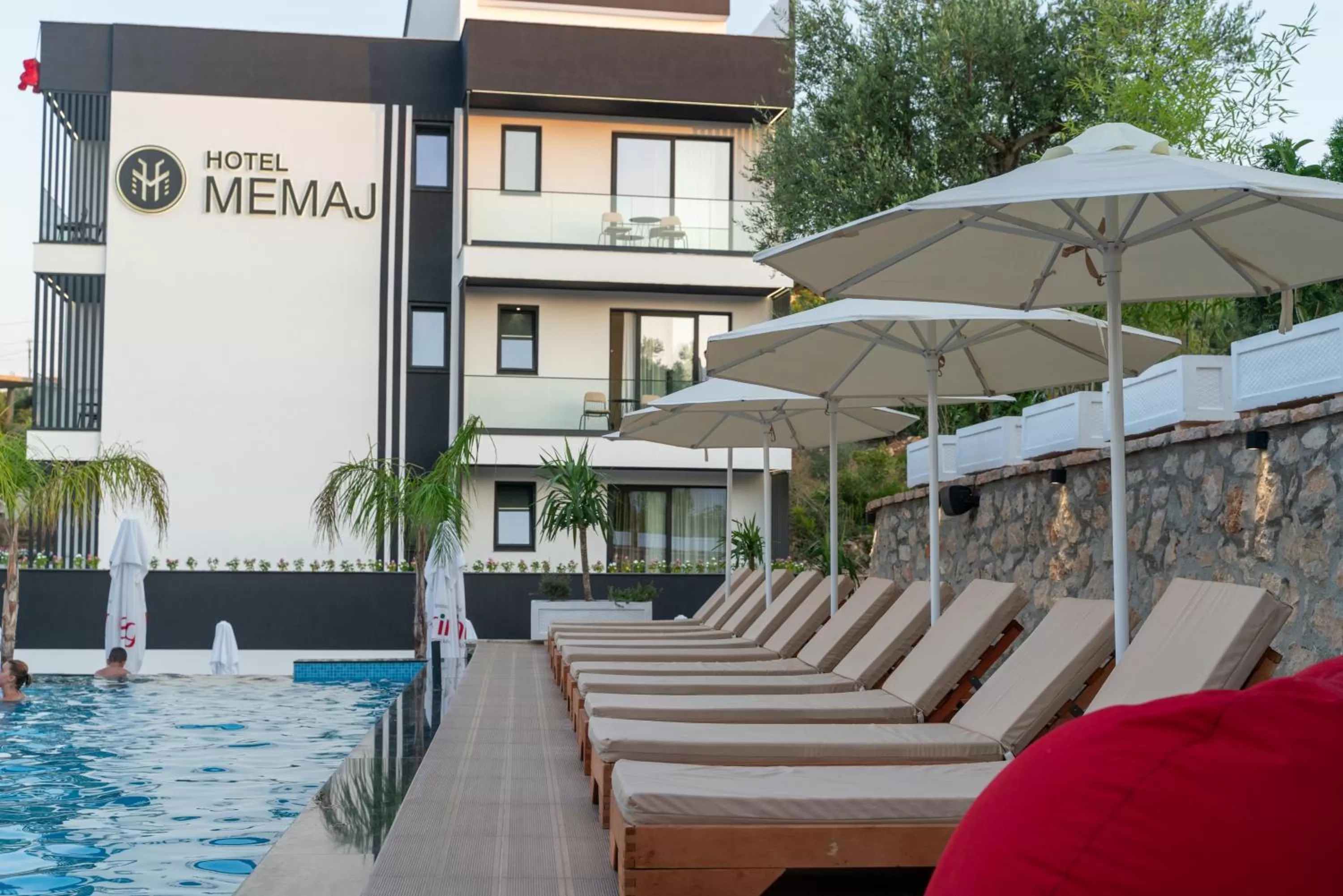 Evening entertainment, Swimming Pool in Hotel Memaj