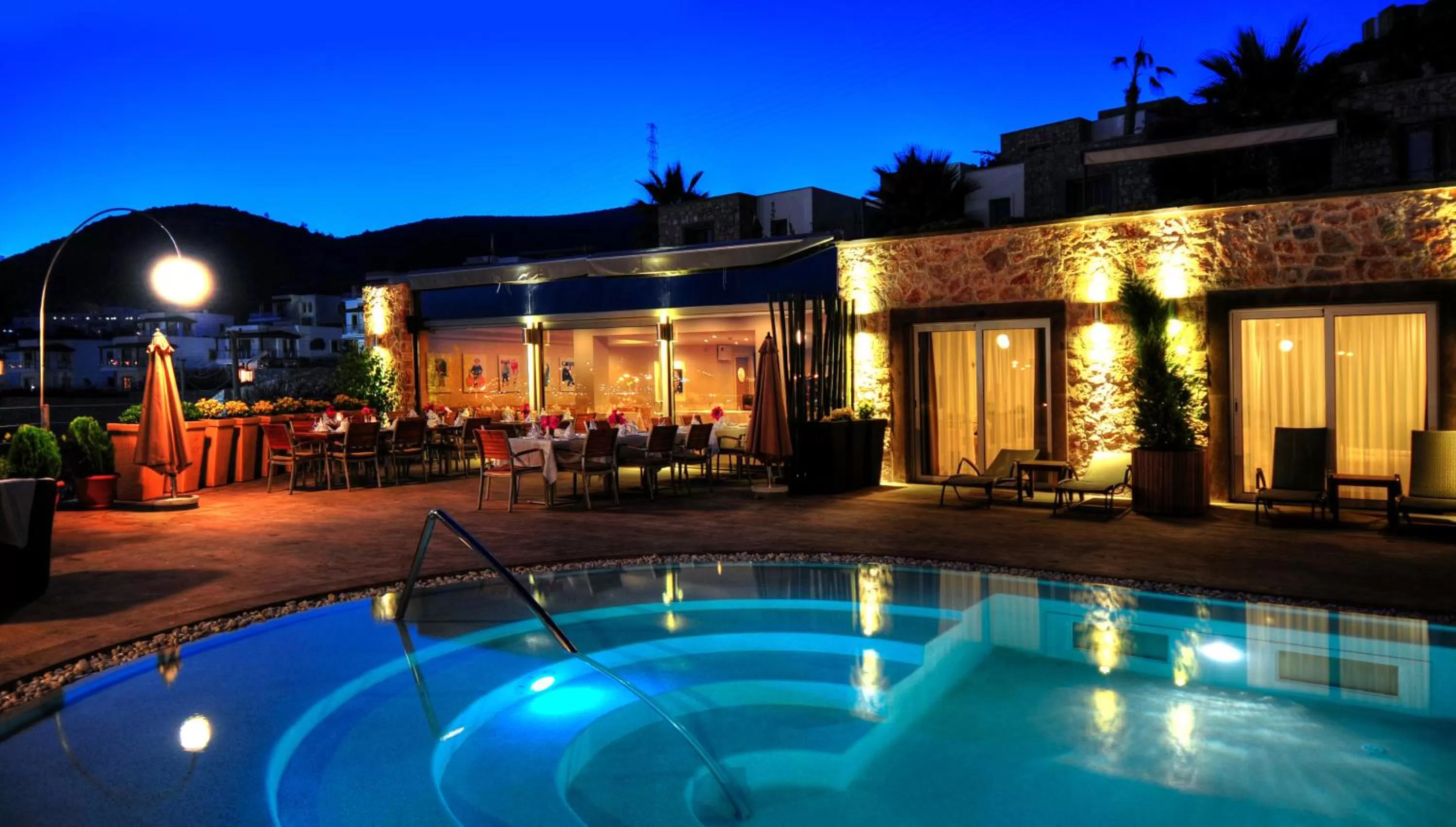 Restaurant/places to eat in Lvzz Hotel